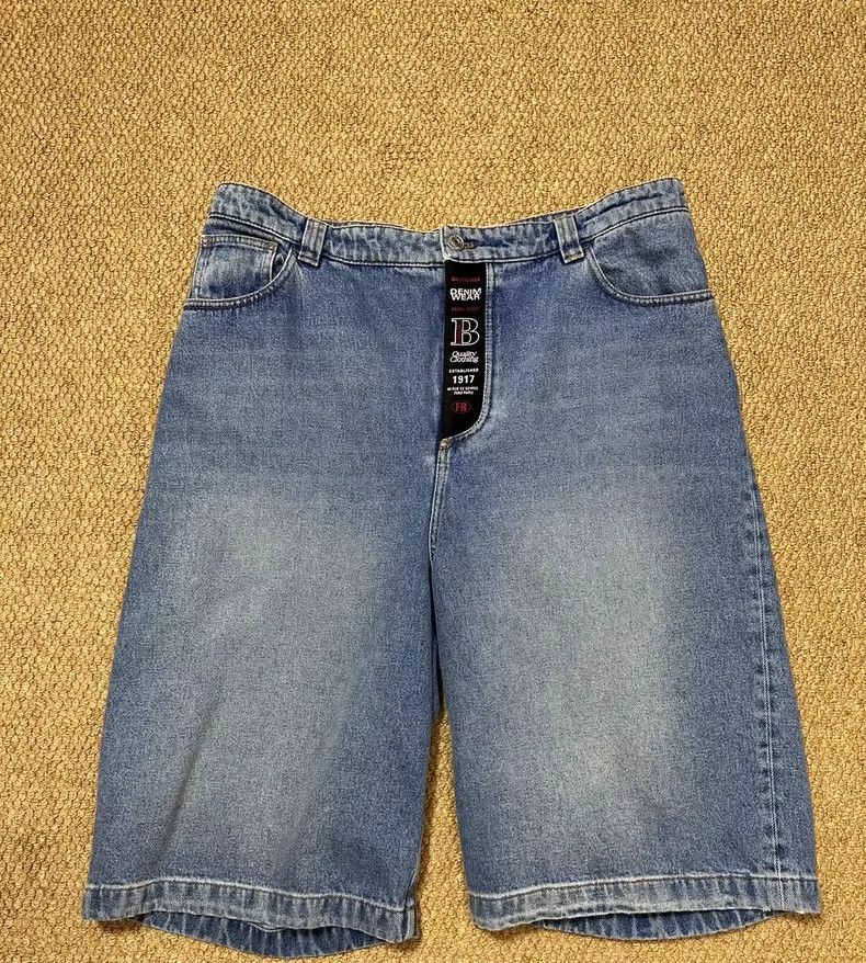 Balenciaga Balenciaga short pants Size US 34 / EU 50 - 1 Thumbnail