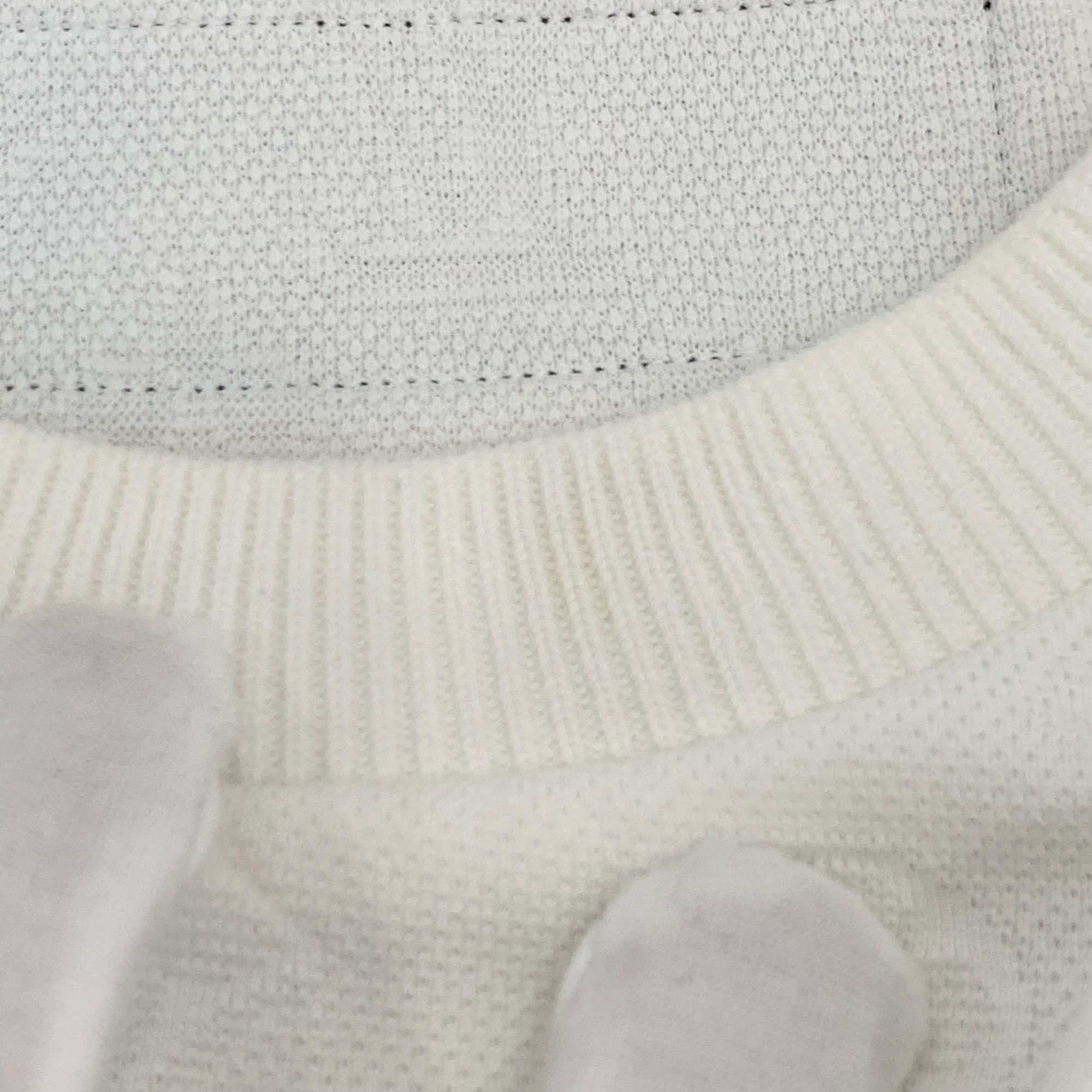 Louis Vuitton H14708 Louis Vuitton White Embossed Monogram T-Shirt Size US M / EU 48-50 / 2 - 8 Thumbnail