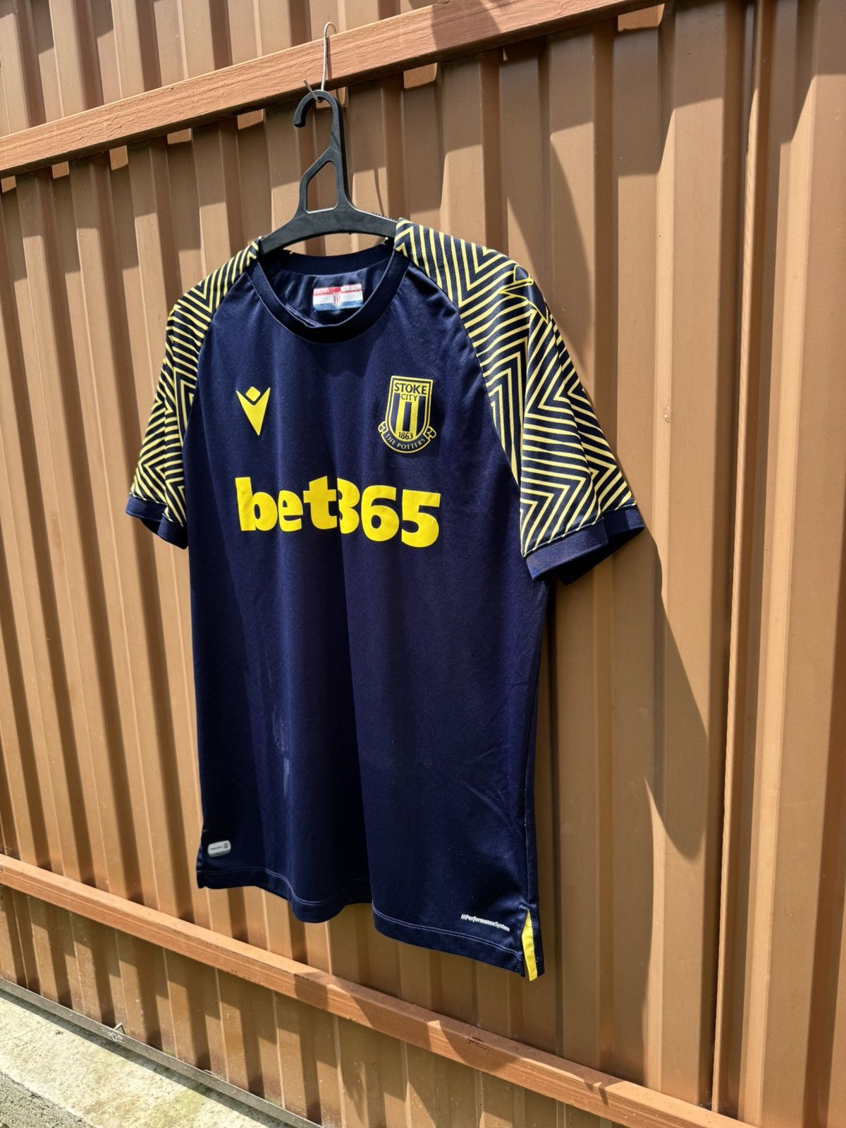 Vintage MACRON STOKE CITY 2019/2020 THIRD FOOTBALL SHIRT JERSEY Size US L / EU 52-54 / 3 - 2 Thumbnail