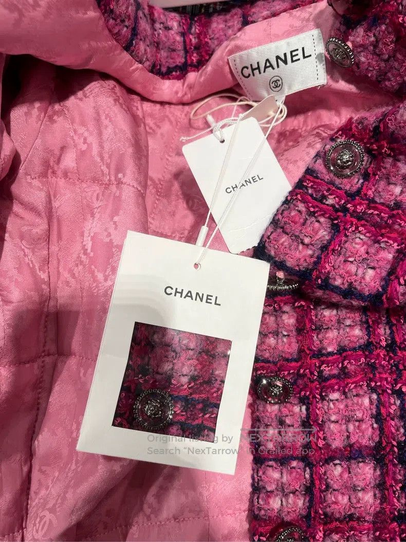 Chanel 24K rose red stitching pink plaid lion relief diamo