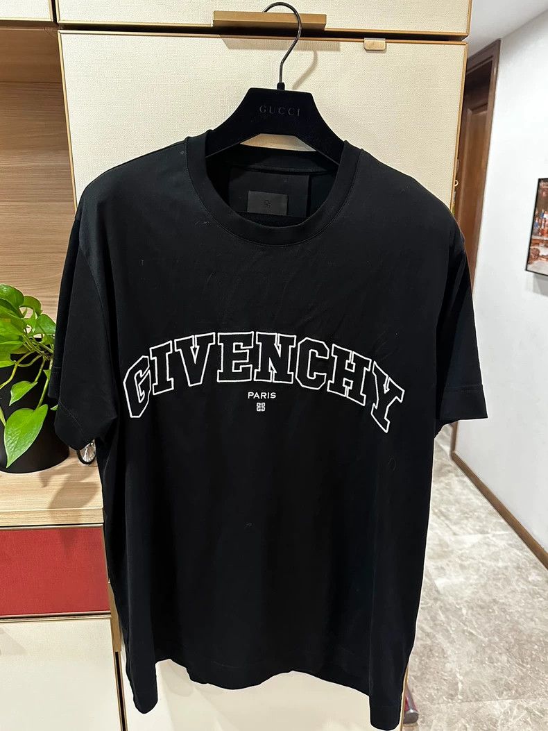 Givenchy Givenchy Logo Embroidered Solid Short Sleeve Drop Shoulder Size US L / EU 52-54 / 3 - 7 Thumbnail