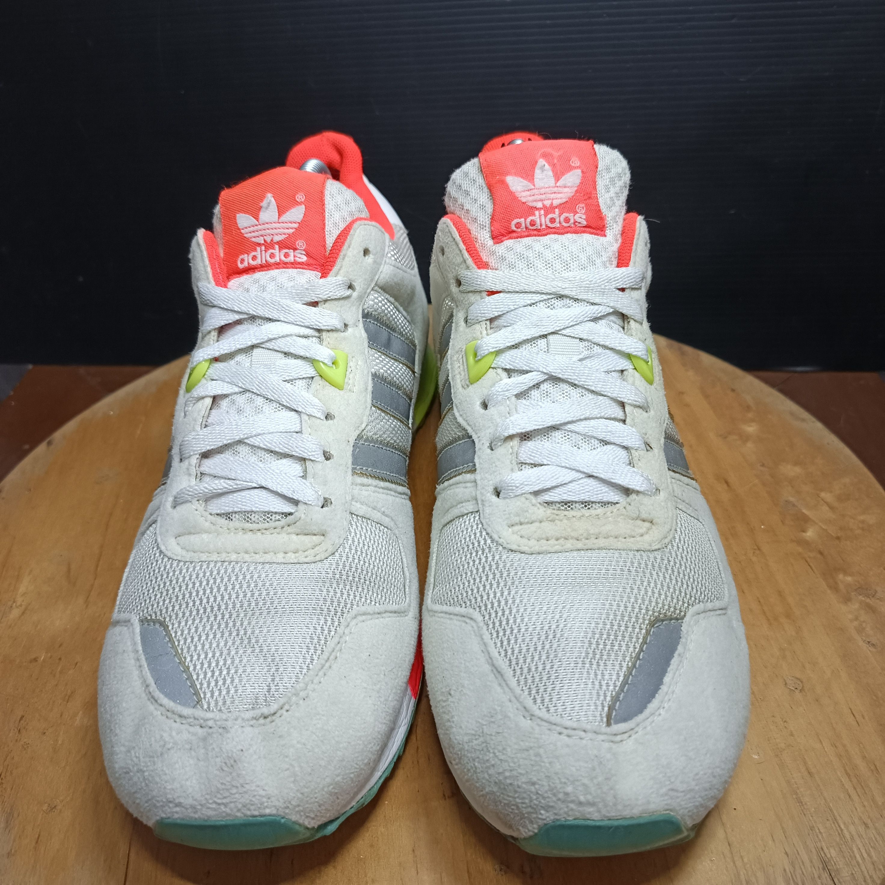 Adidas Adidas ZX 700 Size 9.5 White Pastel Red Pre-Owned Authentic Size US 9.5 / EU 42-43 - 2 Thumbnail