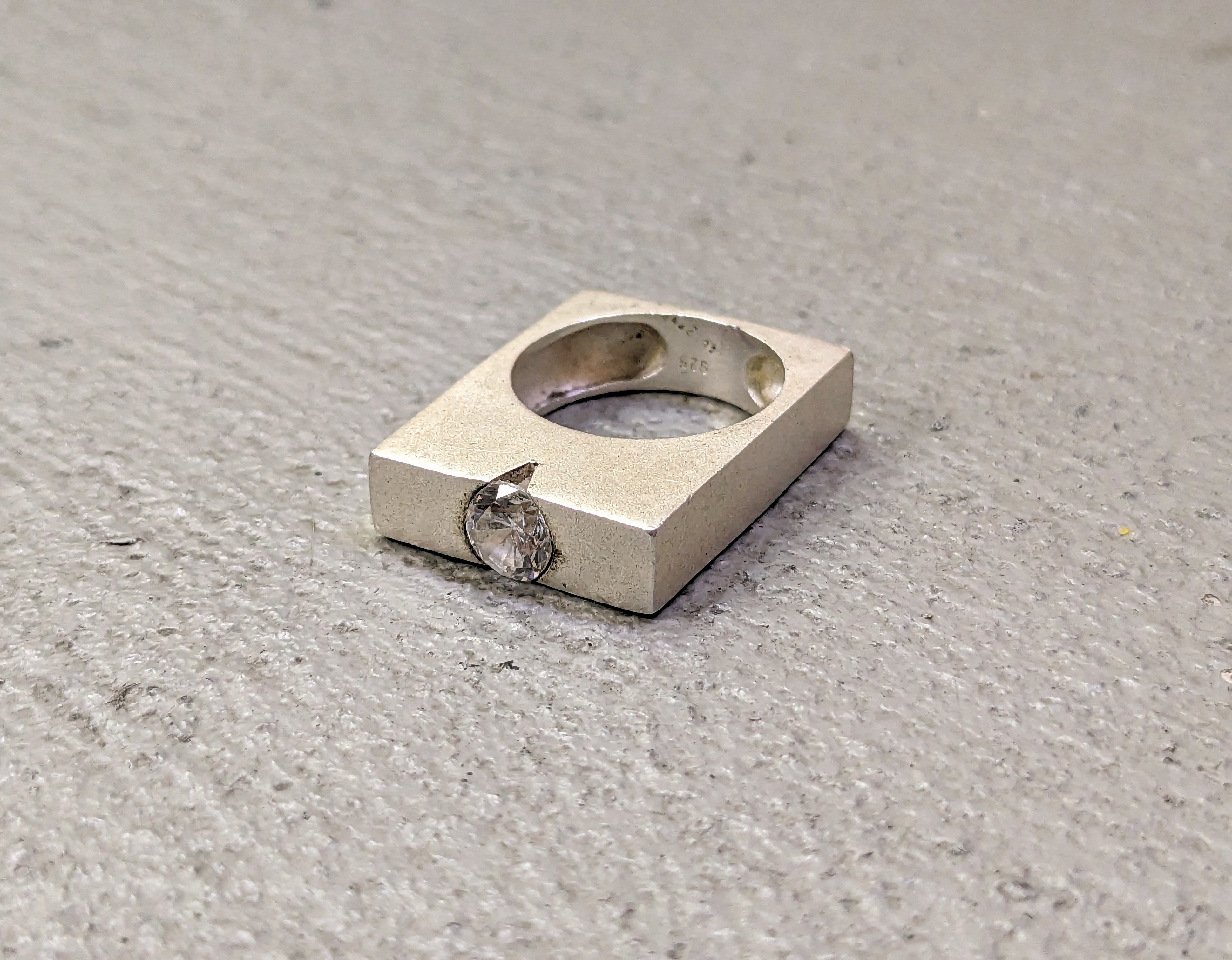 Jewelry Vintage Sterling Silver Ring 7 Modern Contemporary CZ Size ONE SIZE - 1 Thumbnail