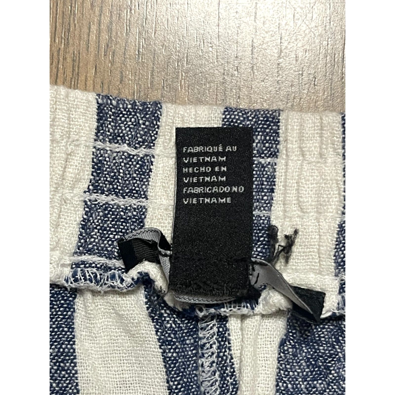 Forever 21 FOREVER 21 Shorts Women Small White Blue Striped Linen Blend Paperbag Casual Modern Women Size 28" / US 6 / IT 42 - 5 Thumbnail