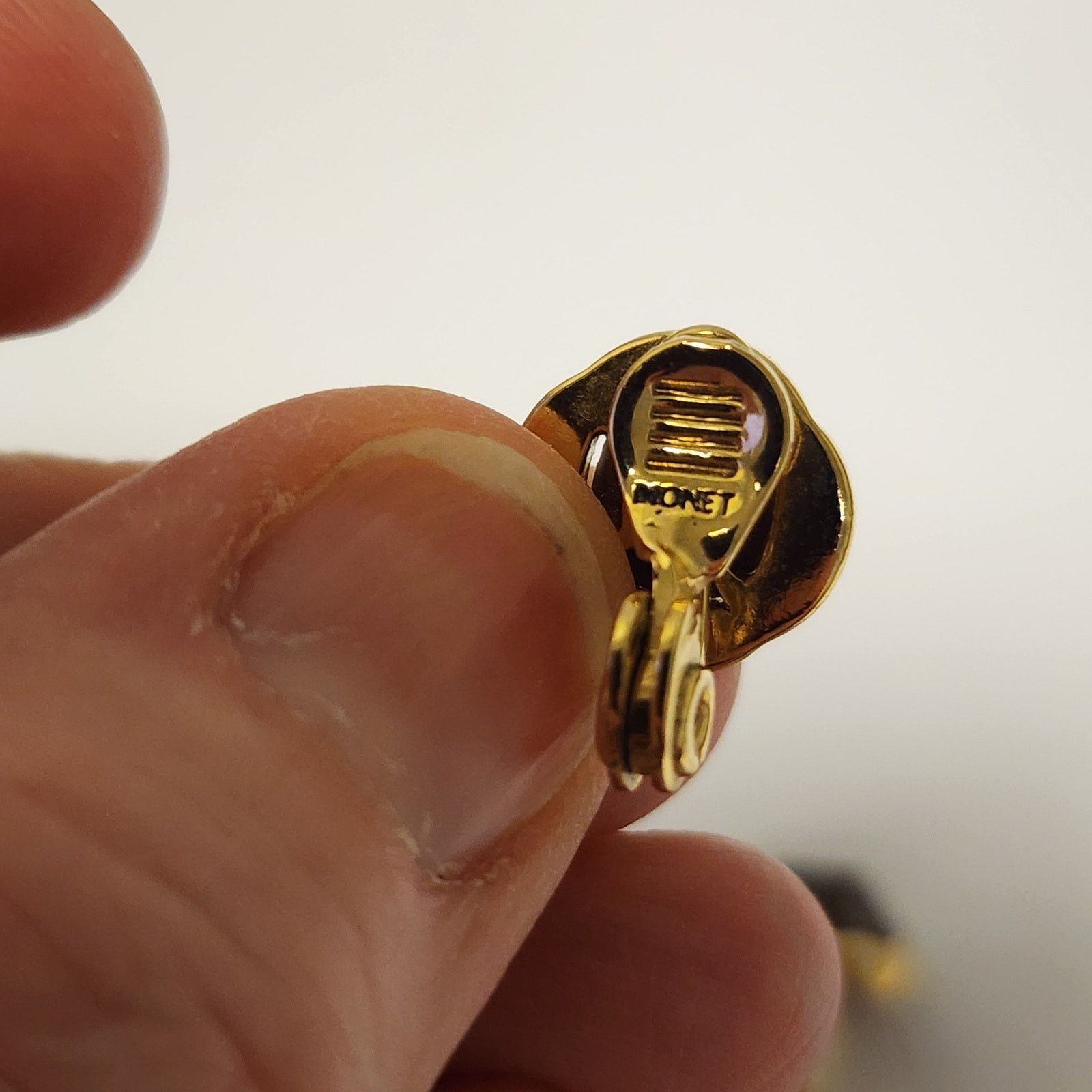 Monet VTG Monet earrings clip on gold tone brown cut stone JB1 Size ONE SIZE - 6 Thumbnail