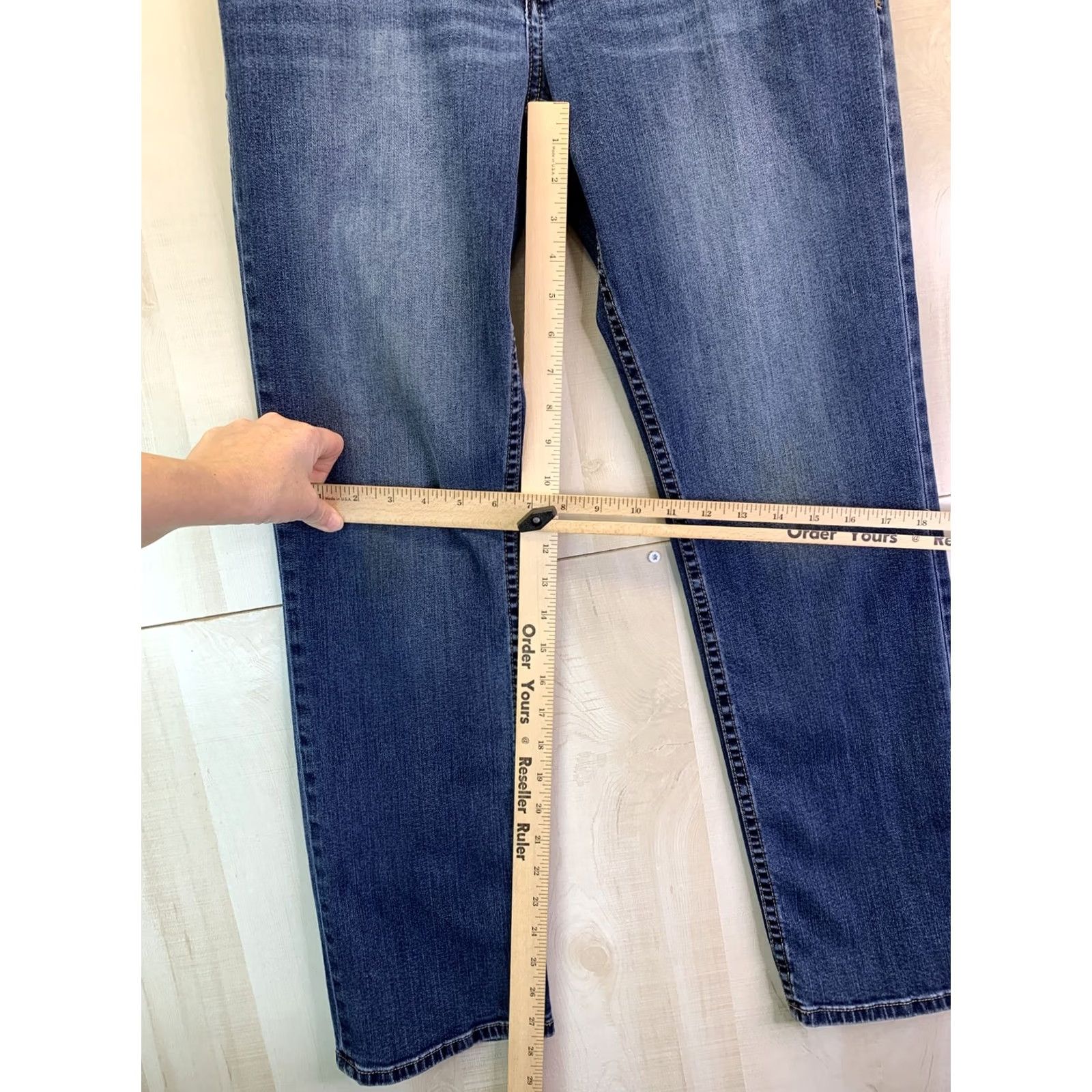 Calvin Klein Calvin Klein Jeans Women’s Slim Straight Blue Denim 33 Regular 5-Pocket Logo Vintage: No Details: Stains on Knee, Pre Owned, See Photos Mens? Womens Size 24" / US 00 / IT 34 - 4 Thumbnail