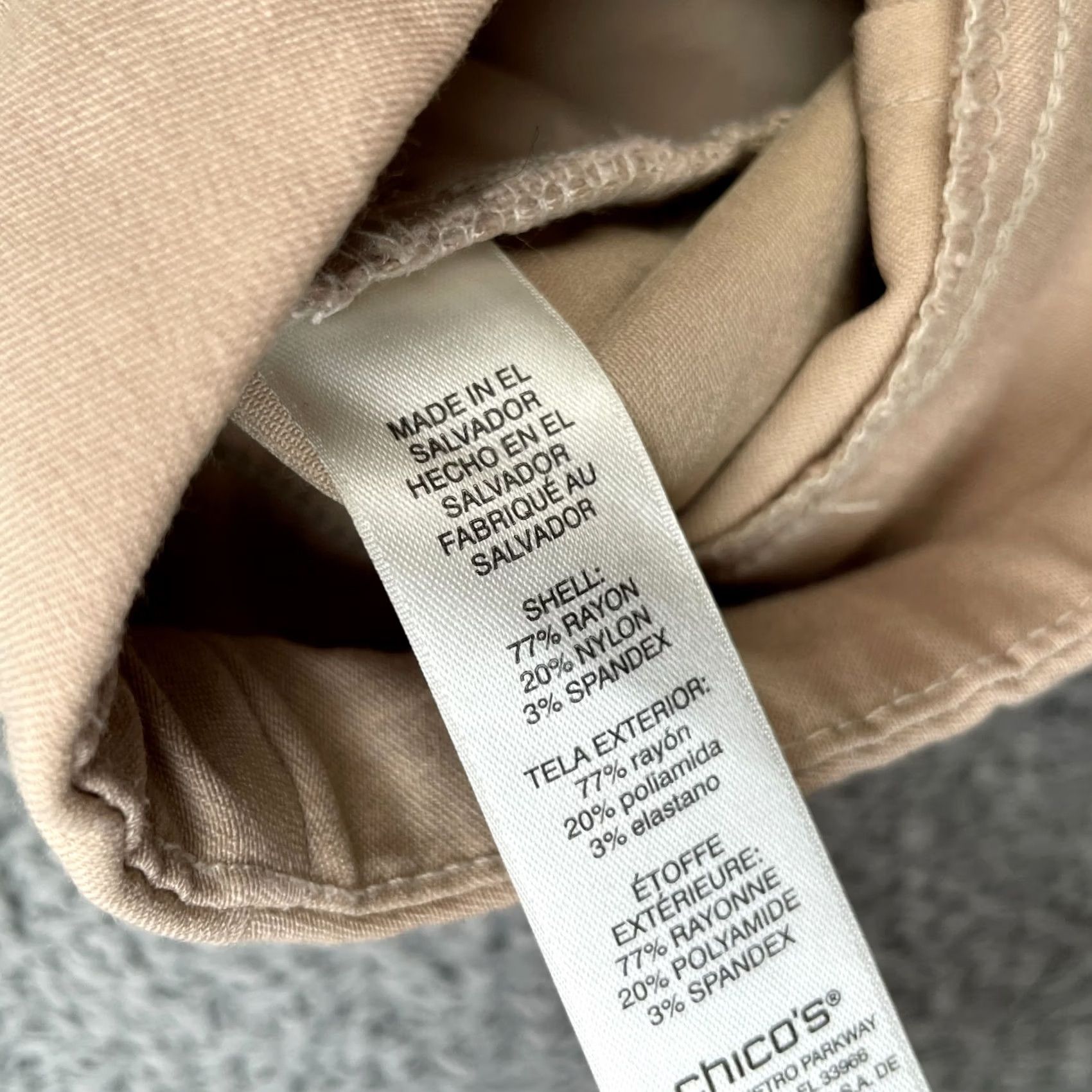 Vintage Chicos Pants Womens Small Beige Cropped Stretch Straight Leg Casual Travel Size 30" / US 8 / IT 44 - 4 Thumbnail
