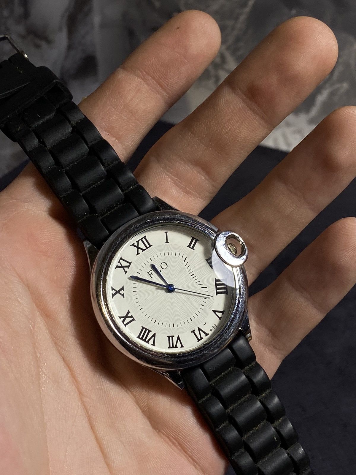 Vintage Classic Wristwatch with Roman Numerals, Japanese Brand Size ONE SIZE - 11 Thumbnail