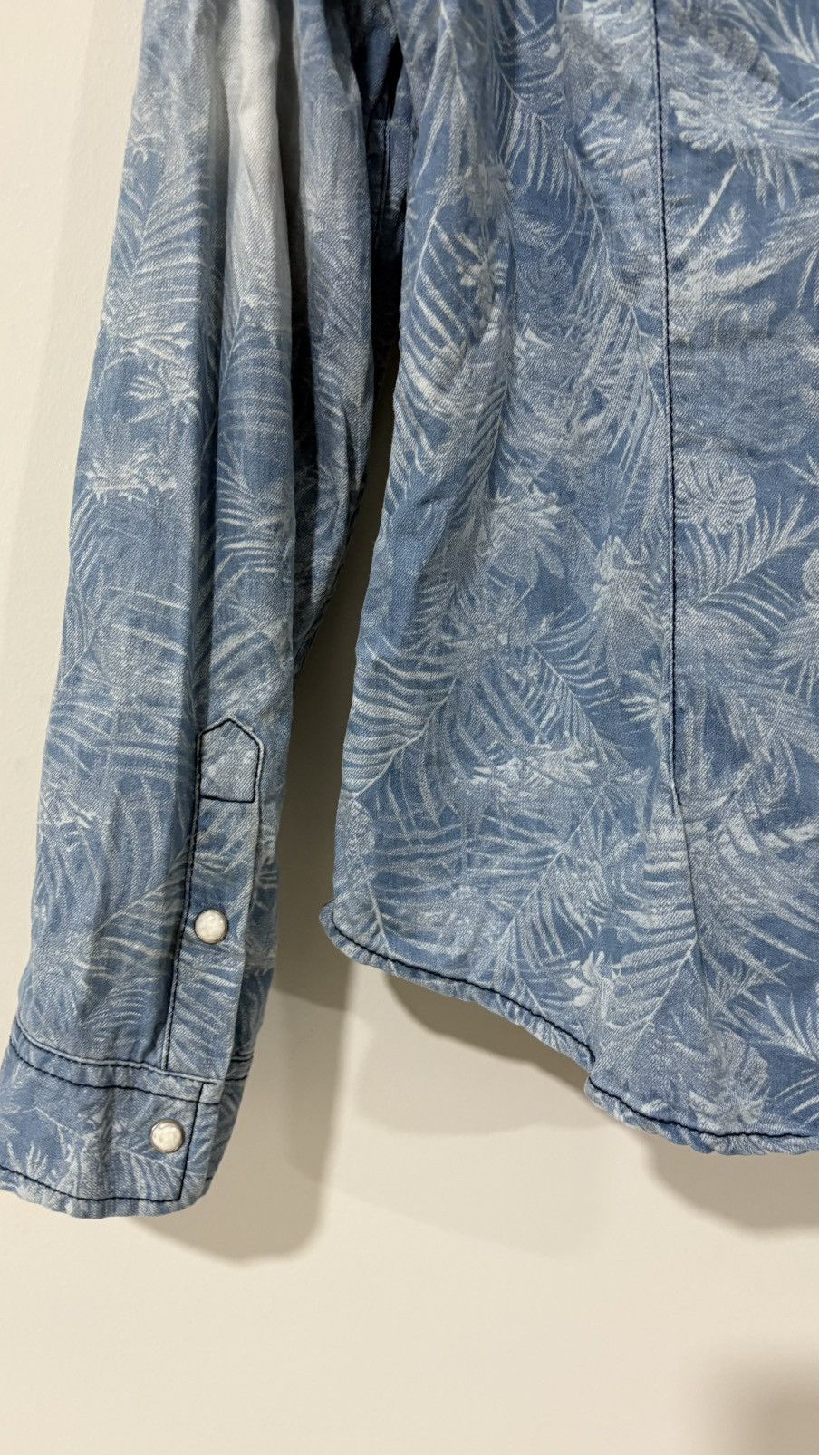 In The Attic In the attic denim shirt sawtooth button flower hawaii Size US M / EU 48-50 / 2 - 5 Thumbnail