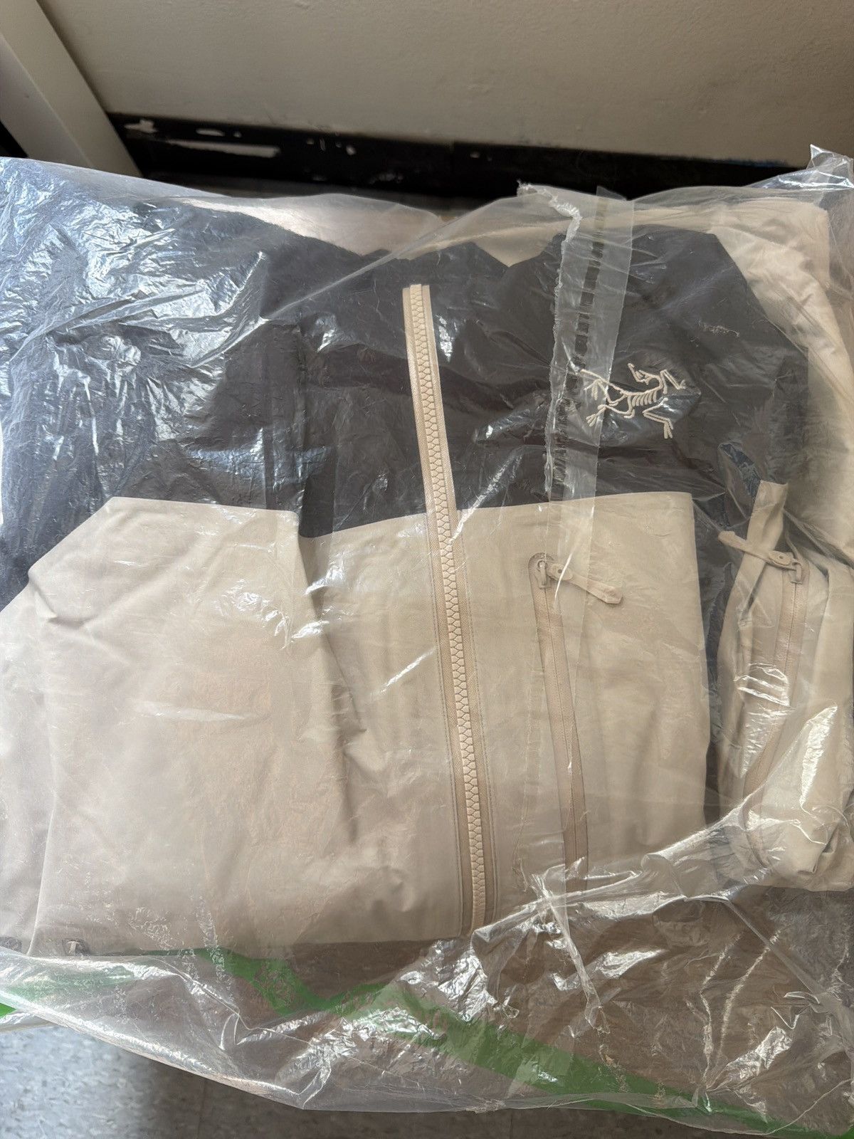 Arc'teryx Arc’teryx Beta Insulated Jacket Black Rune Size US XL / EU 56 / 4 - 25 Thumbnail