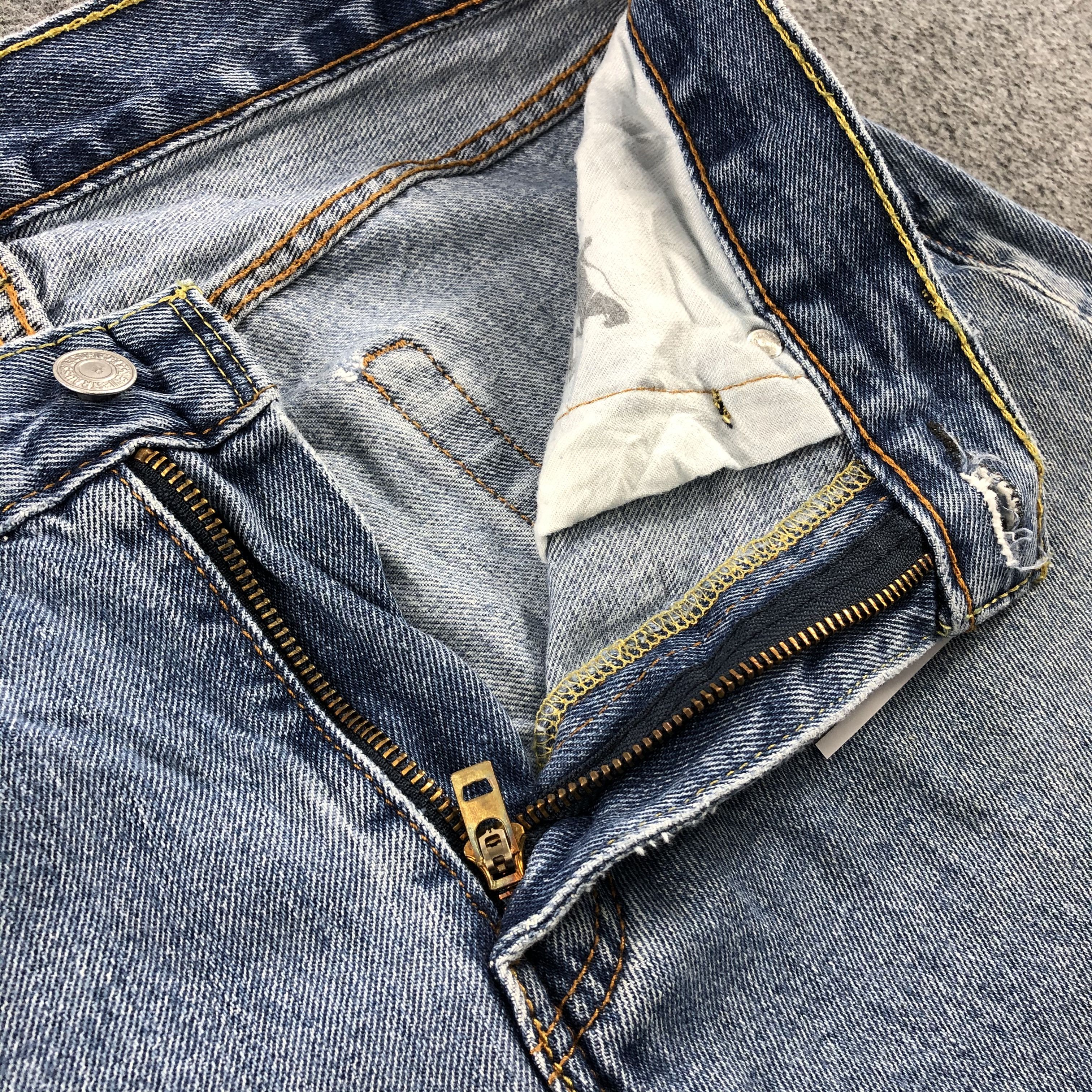 Levi's × Vintage Vintage Light Wash Levis 505 Jeans-JM1764 Size US 32 / EU 48 - 8 Thumbnail
