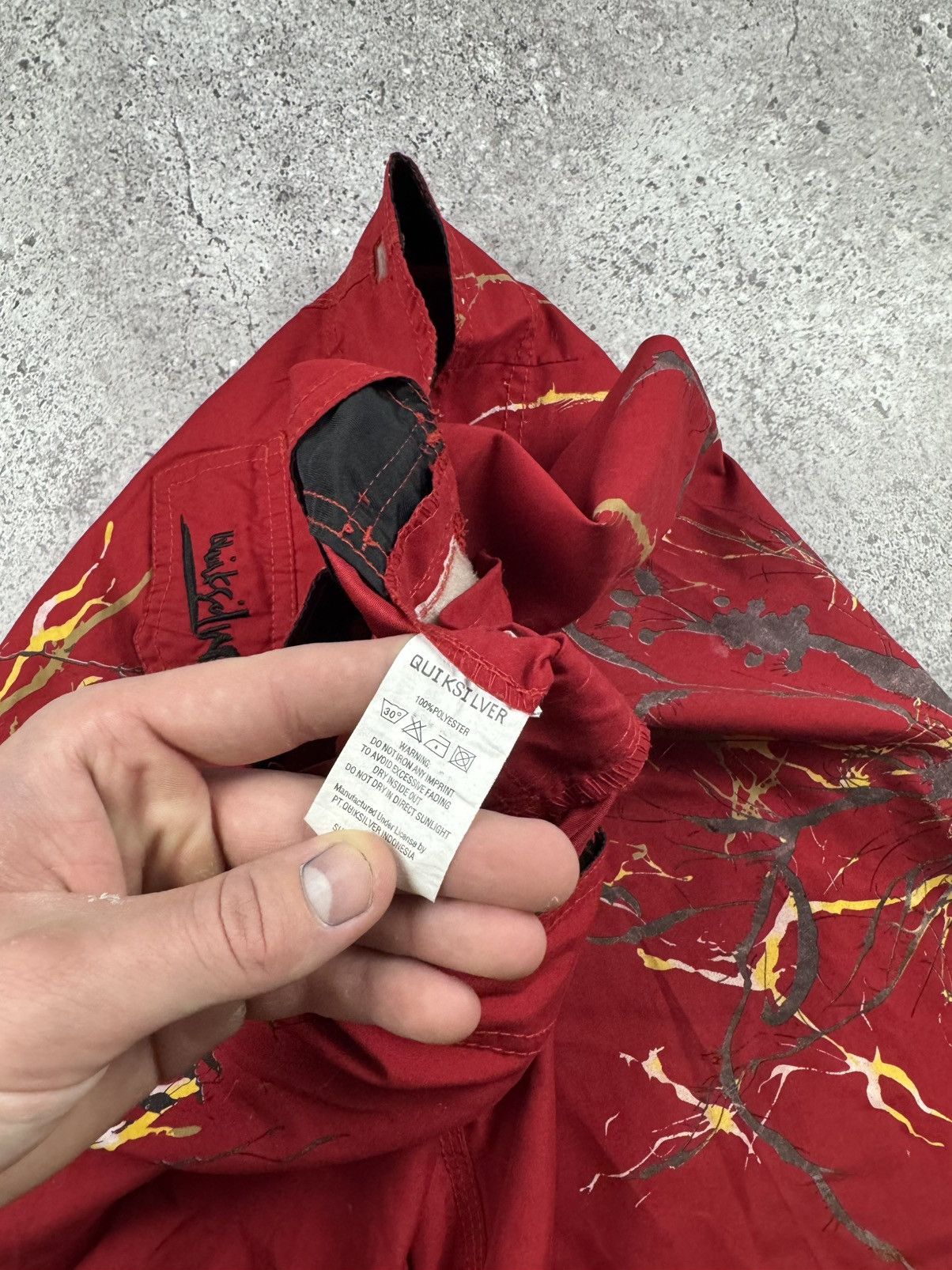 Quiksilver VINAGE QUICKSILVER Y2K FIRE GOLD TREE GRAPHIC SHORTS BILLA Size US 34 / EU 50 - 8 Thumbnail