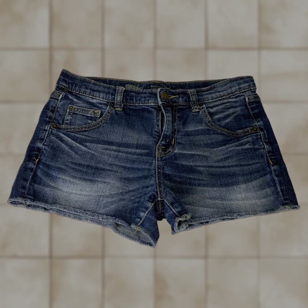 Mossimo VINTAGE Mossimo Women's Boyfriend Denim Shorts Size 4/27 Mid Rise Blue 3-Inch Inseam Casual Summer Size 27" / US 4 / IT 40 - 1 Thumbnail