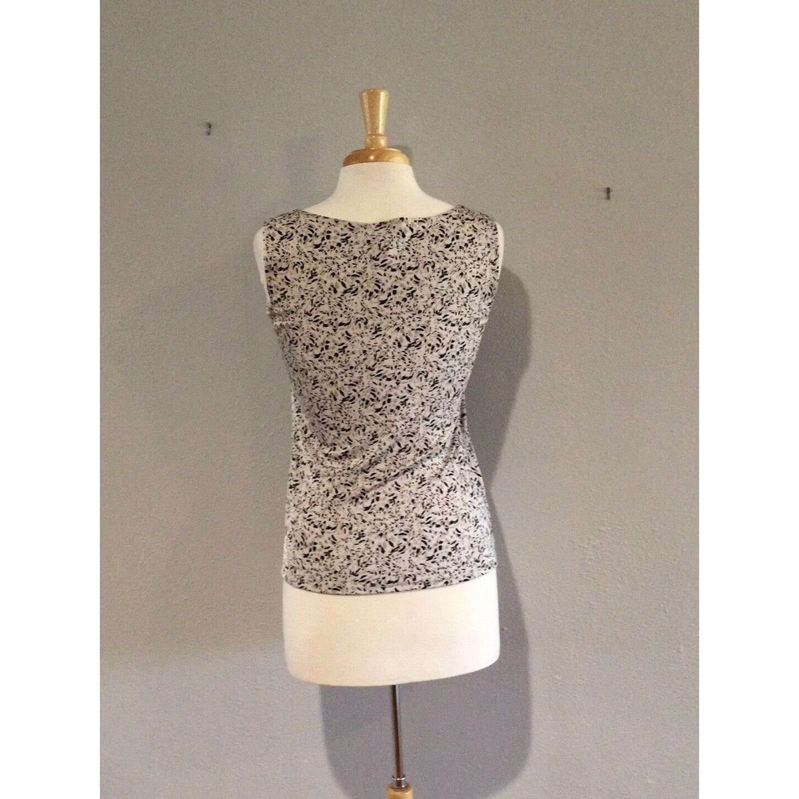 Chicos Chico's Travelers Pleated Front Business Casual Tank 0/4/S Size S / US 4 / IT 40 - 8 Thumbnail