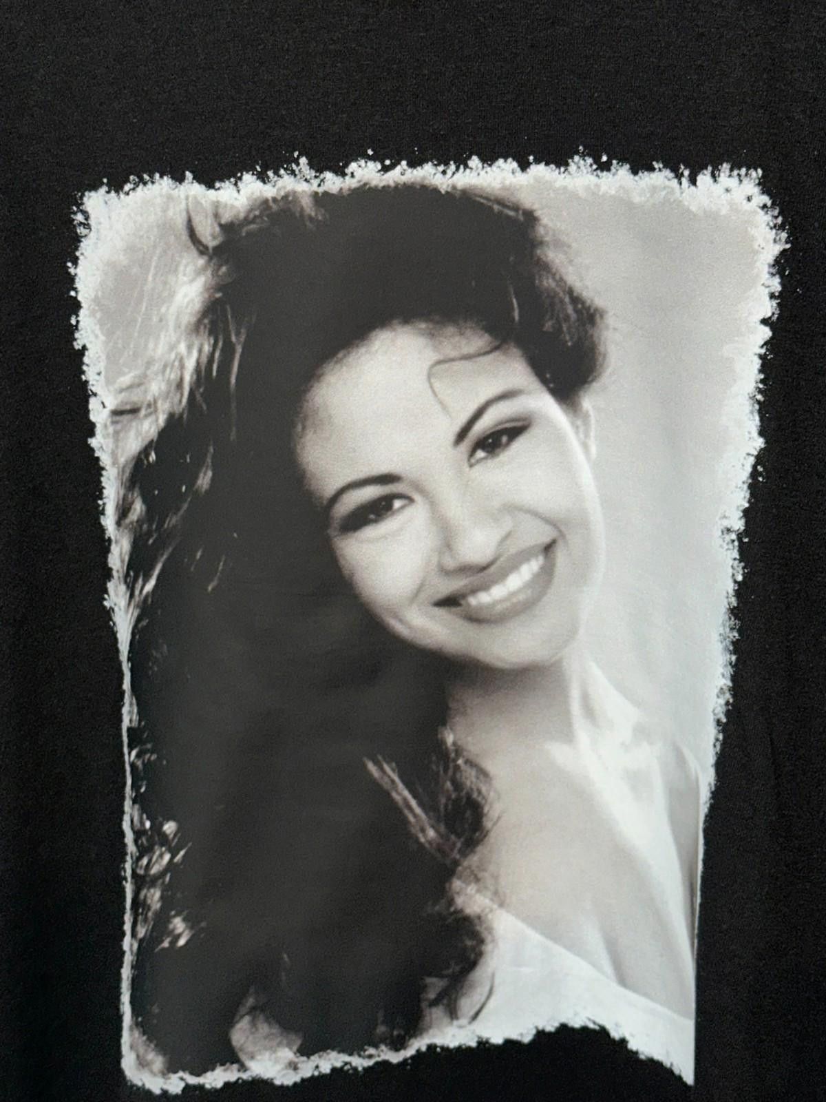 The Unbranded Brand “Selena Graphic Tee | Queen of Cumbia | Size Large” Size US L / EU 52-54 / 3 - 3 Thumbnail