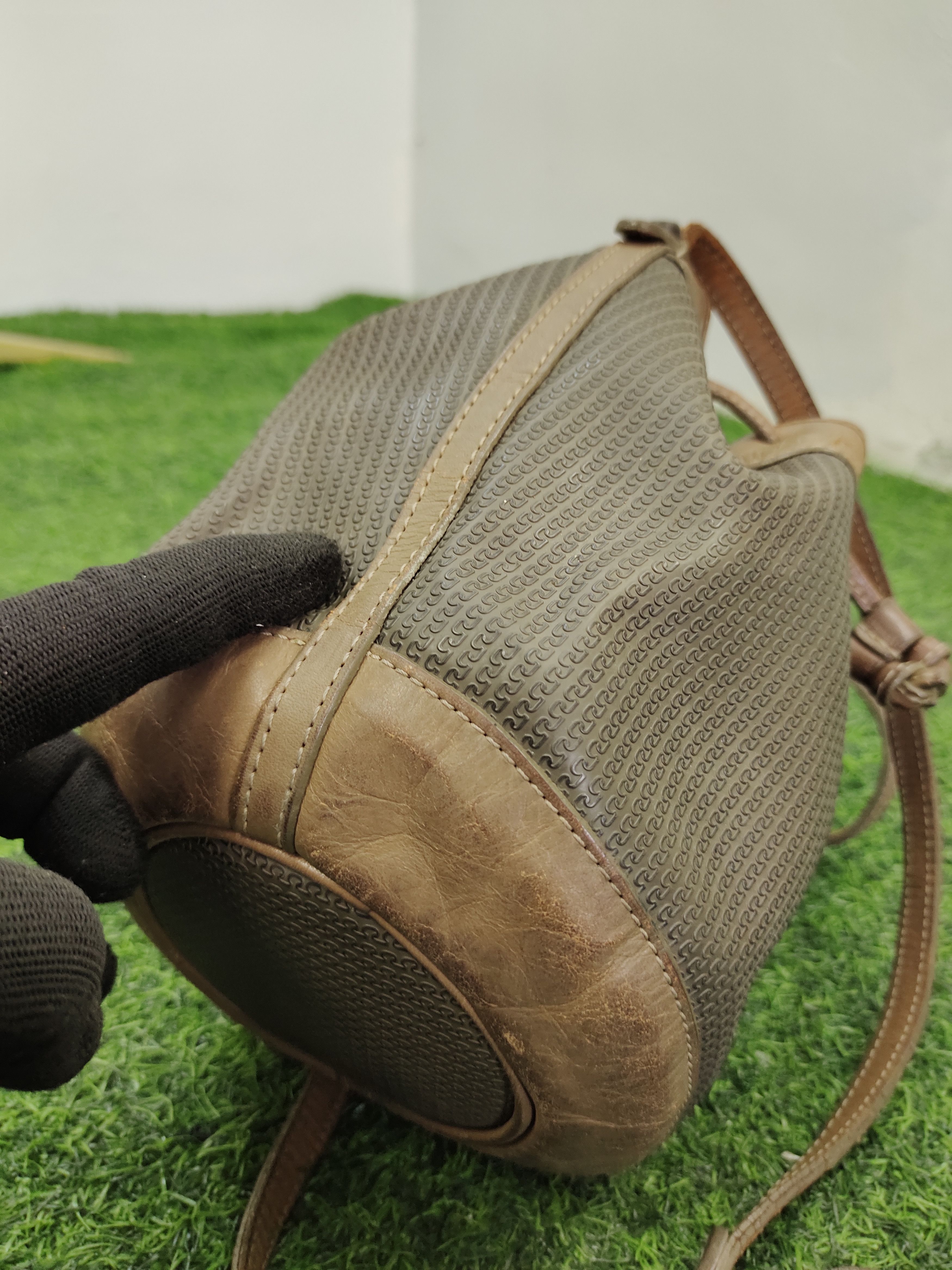 Charles Jourdan Vintage Charles Jourdan Patina Leather Bucket Mini Bag Size ONE SIZE - 10 Thumbnail