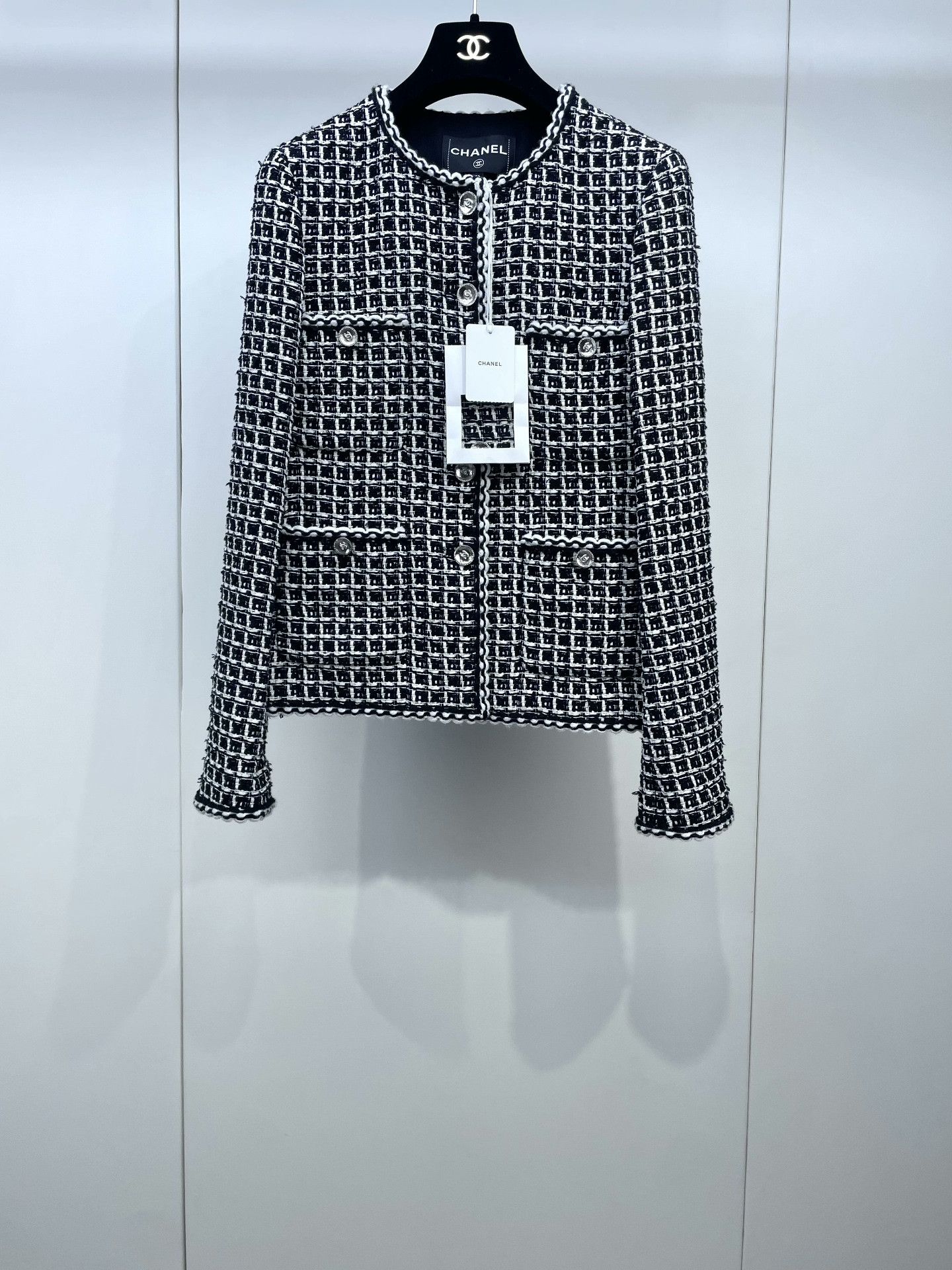 Chanel Chanel 25C Black White Plaid Tweed Jacket Size XS / US 0-2 / IT 36-38 - 1 Thumbnail