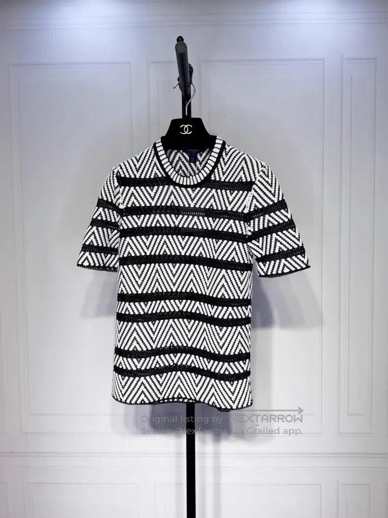 Louis Vuitton Louis Vuitton Knitted v-cut short sleeves Size US S / EU 44-46 / 1 - 1 Thumbnail
