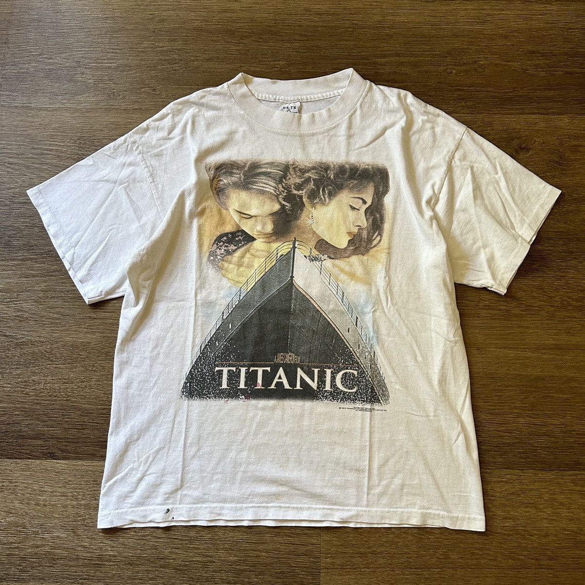 Vintage Titantic Promo Movie Tee Size US L / EU 52-54 / 3 - 1 Thumbnail
