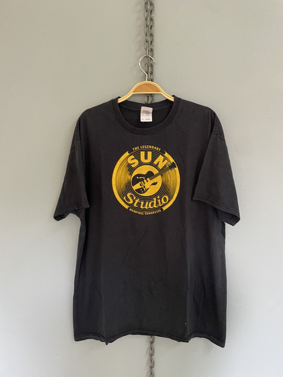 Vintage Vintage The Legendary SUN Studio t shirt Size US XL / EU 56 / 4 - 1 Thumbnail