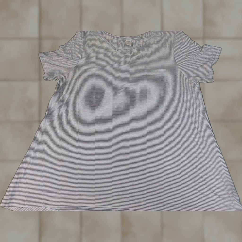 Old Navy Old Navy Blouse Shirt Womens Large White Striped Luxe Rayon Short Sleeve Collared Pullover Casual Basic White L Womens Size L / US 10 / IT 46 - 1 Thumbnail