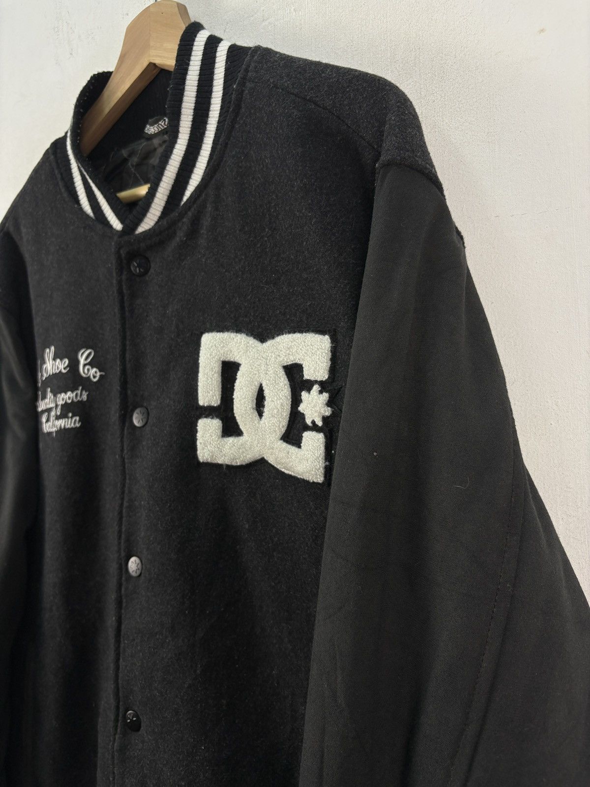 DC Vintage Dc Shoes Varsity Jacket Wool Size US L / EU 52-54 / 3 - 6 Thumbnail