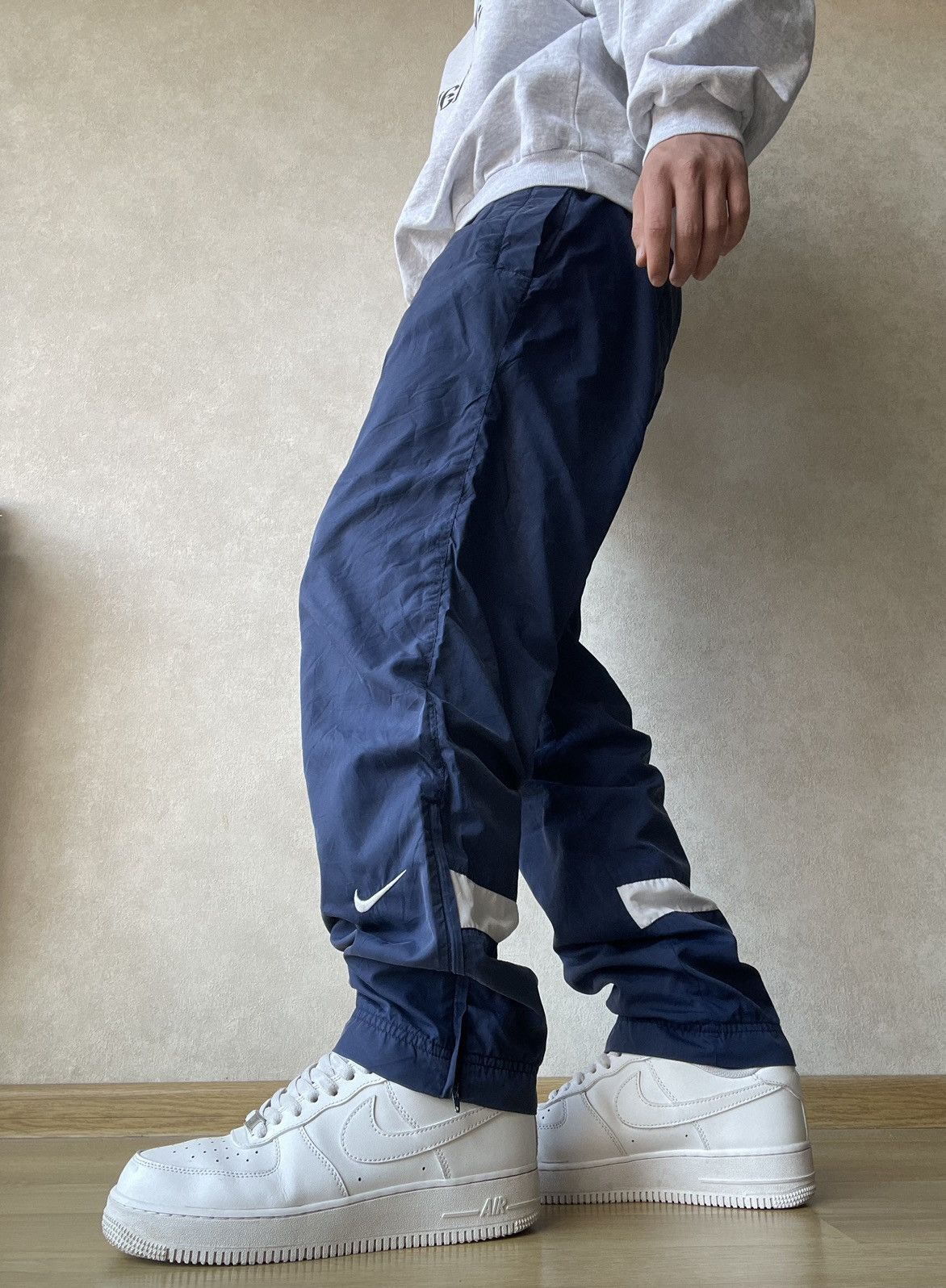 Nike Vintage Nike Swoosh Baggy Parachute Nylon Track Pants Size S Size US 30 / EU 46 - 3 Thumbnail