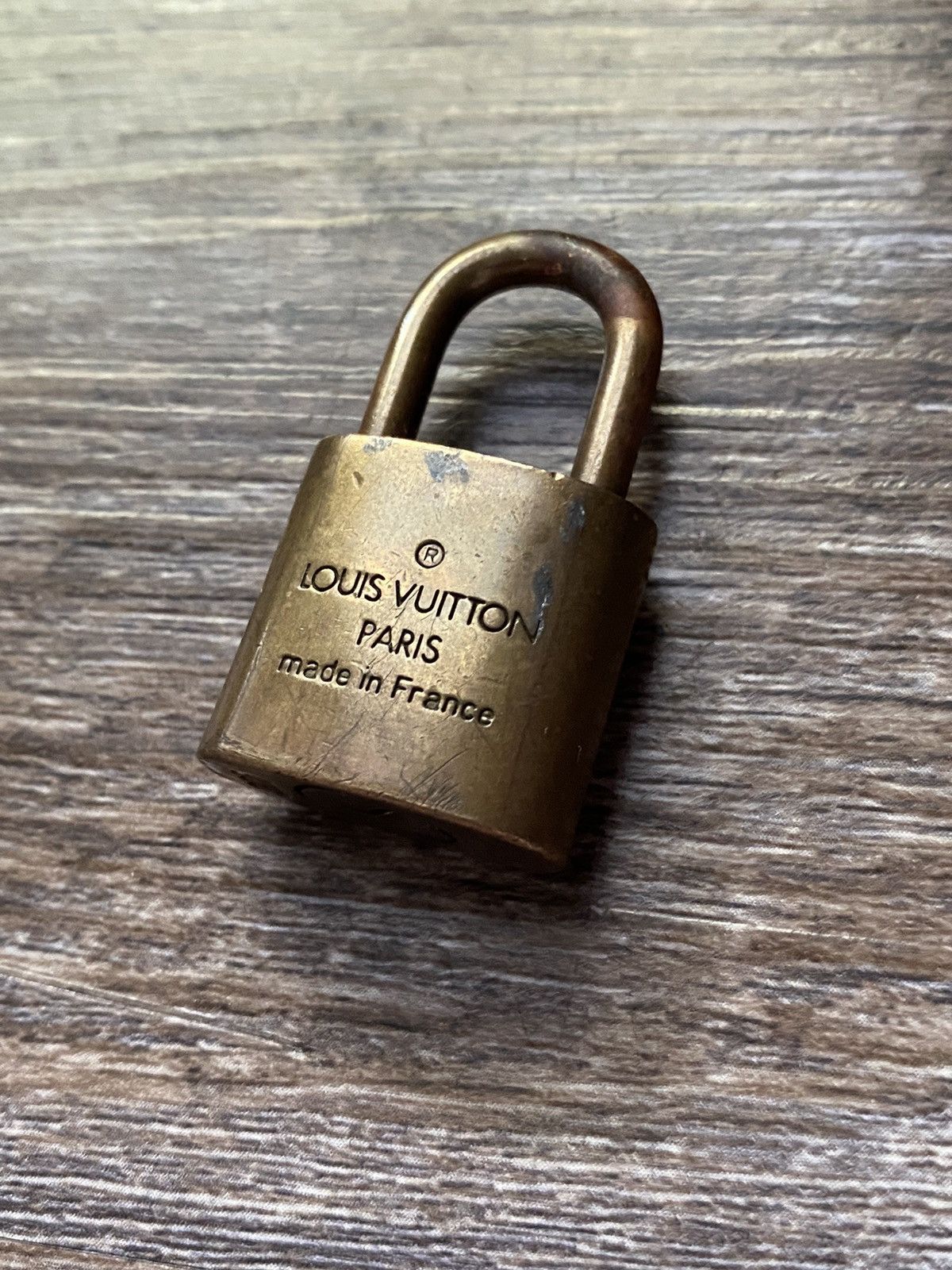 Louis Vuitton Louis Vuitton Lock Size ONE SIZE - 3 Thumbnail