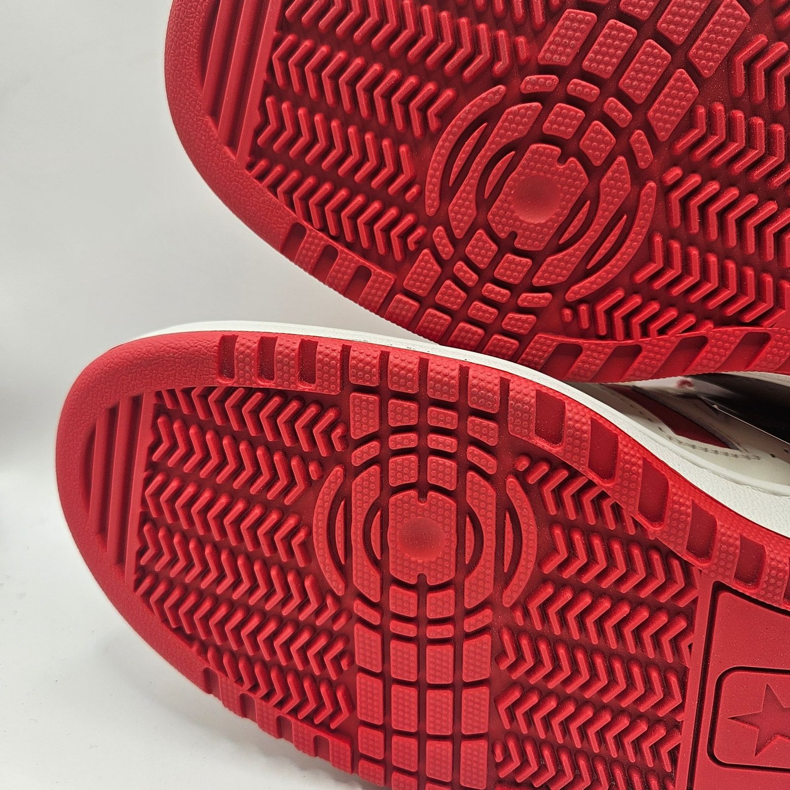 Converse CONVERSE MEN'S 11.5 WEAPON LOW RED WHITE A10598C BIRD MAGIC Size US 11.5 / EU 44-45 - 5 Thumbnail