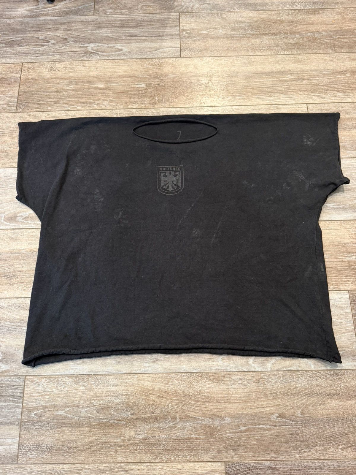 Yeezy Vultures Raw Hem Tee Cropped Boxy Fit Size US L / EU 52-54 / 3 - 1 Thumbnail