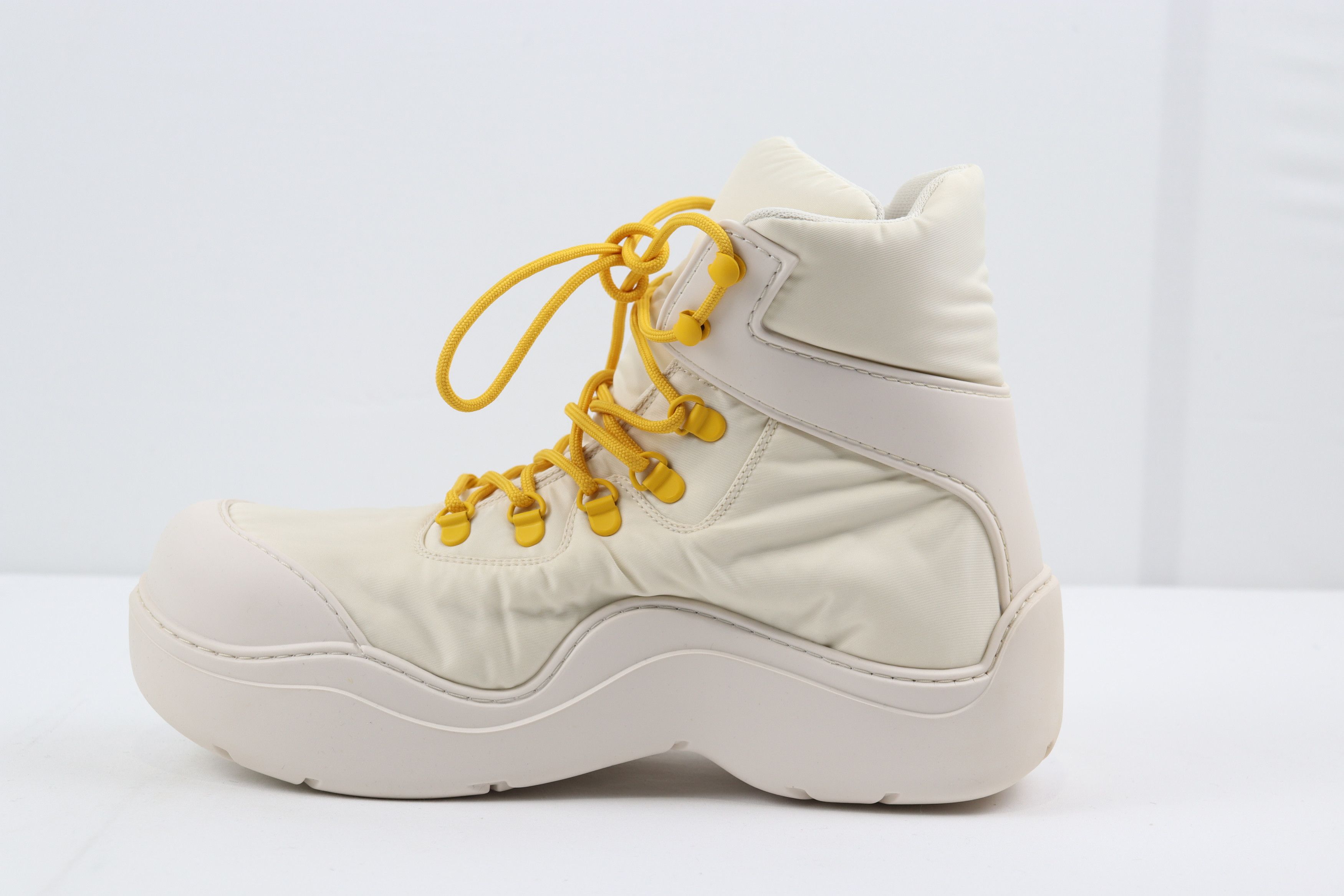 image of Bottega Veneta O1Rshd10124 Q.2 / Bomber String Puddle Ankle Boots In White, Men's (Size 9)