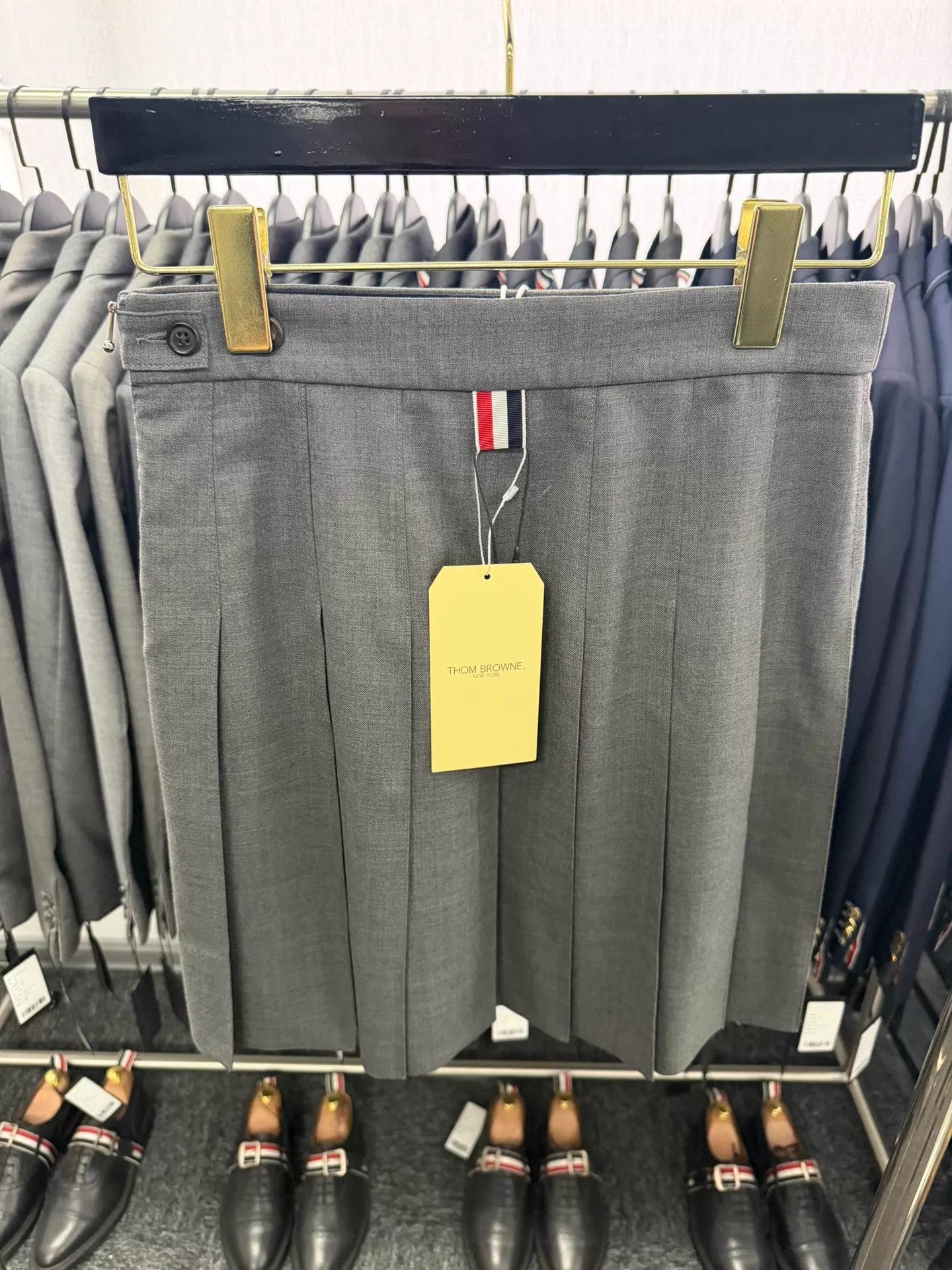 Thom Browne Thom Browne Women's Mid-Gray Pleated Skirt Size38 Size 26" / US 2 / IT 38 - 2 Thumbnail