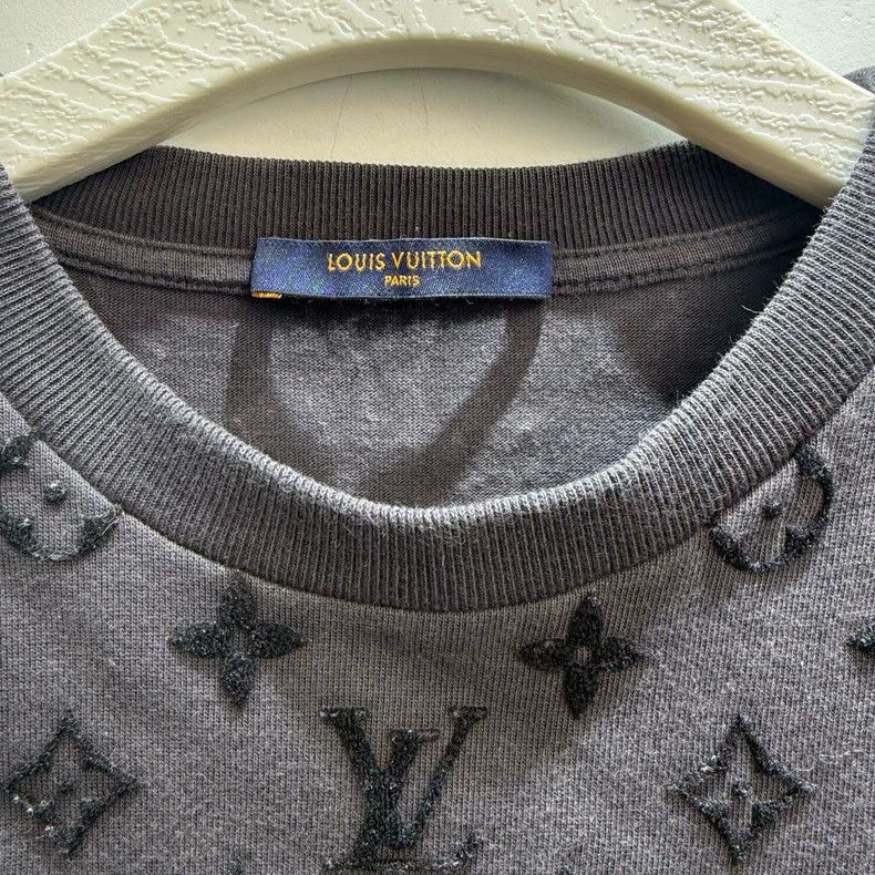 Louis Vuitton Louis Vuitton Monogram Flocked Full Logo Pocket Short Slee Size US L / EU 52-54 / 3 - 3 Thumbnail