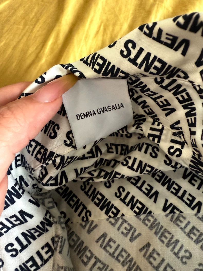 Vetements Vetements Logo-Filled Shirt Size US S / EU 44-46 / 1 - 4 Thumbnail