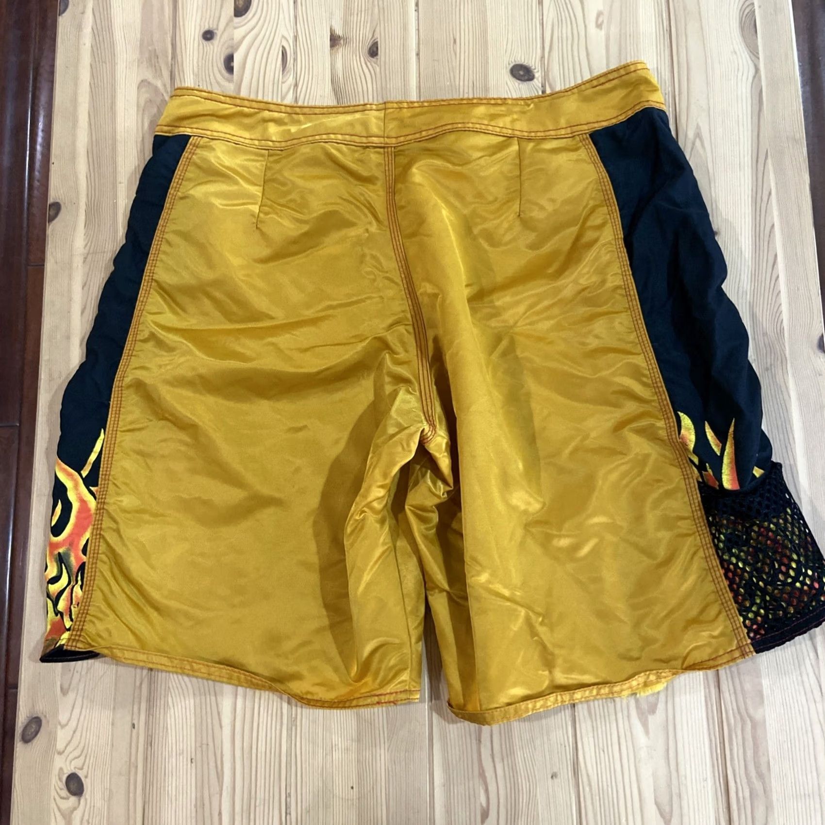 Vintage VINTAGE Unbranded Board Shorts Swim Trunks 36 Men Regular Bottom Red Flame Grunge 90s 2000s Surfing Mens Size US 36 / EU 52 - 6 Thumbnail
