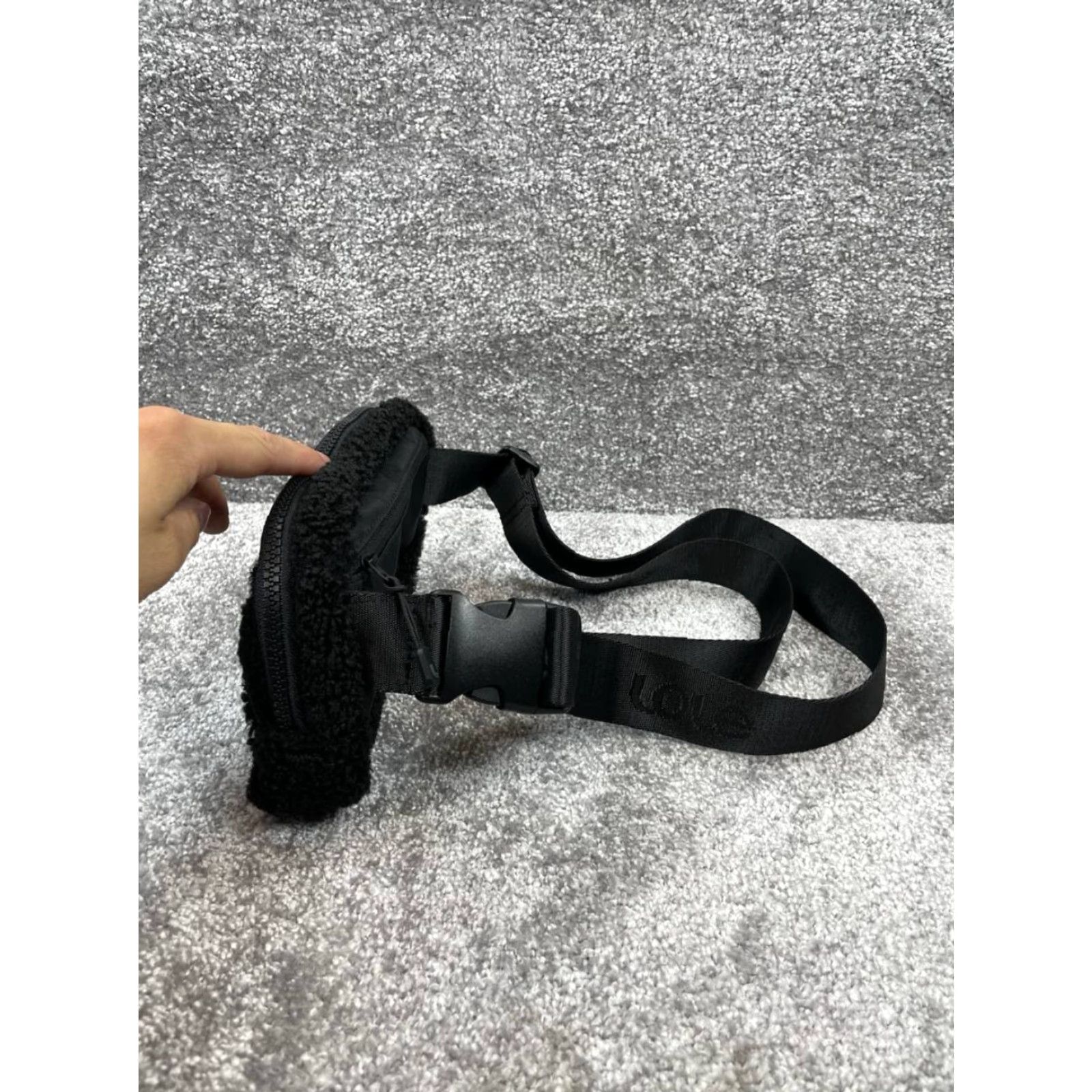 Vintage Lole Bags Womens Small Black Fleece Outer Zip Pocket Adjustable Waist Belt Size S / US 4 / IT 40 - 2 Thumbnail