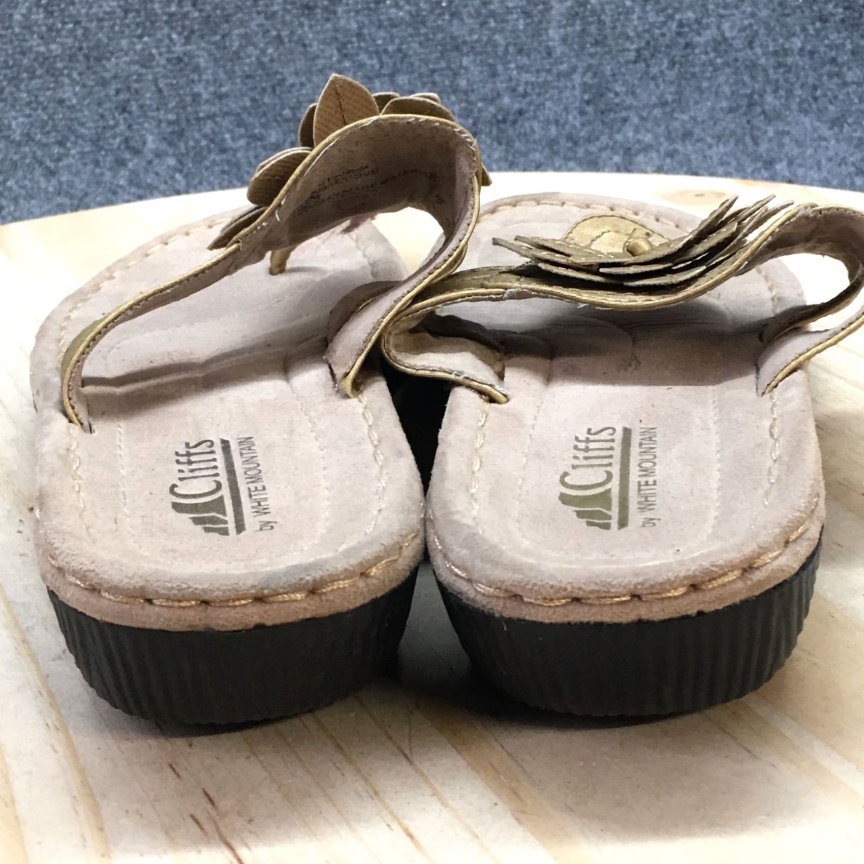 Vintage Cliffs by White Mountain Sandals Womens 9.5 M Cove Thong Gold Faux Leather Wedge Size US 10 / IT 40 - 7 Thumbnail