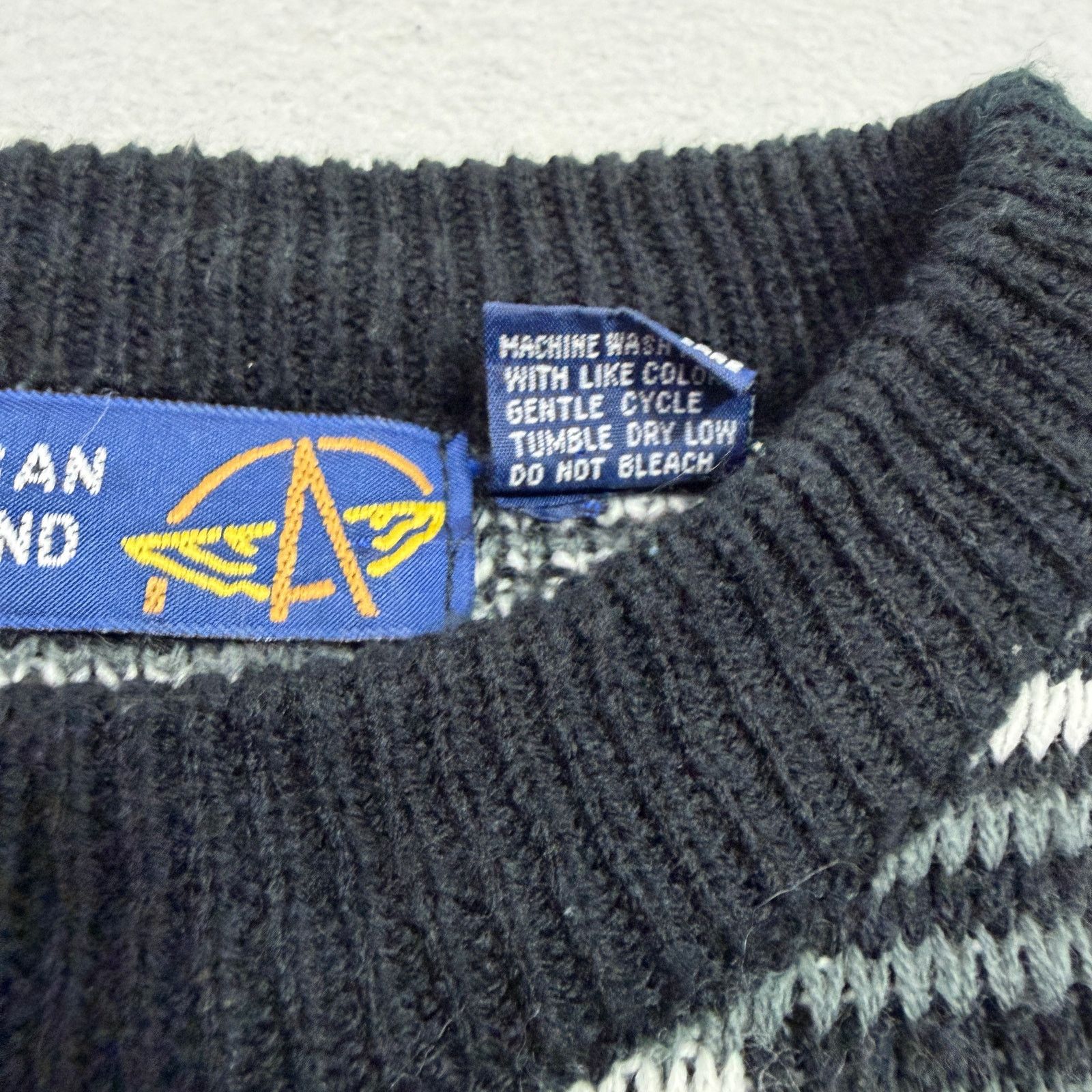 Vintage Vintage American Weekend Sweater Extra Large Geometric Size US XL / EU 56 / 4 - 5 Thumbnail