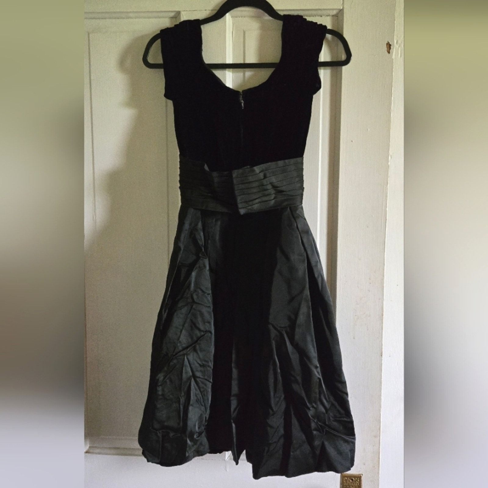 Other 50s 60s Roban by Dorothy Litzan black velvet cocktail dress Size S / US 4 / IT 40 - 2 Thumbnail