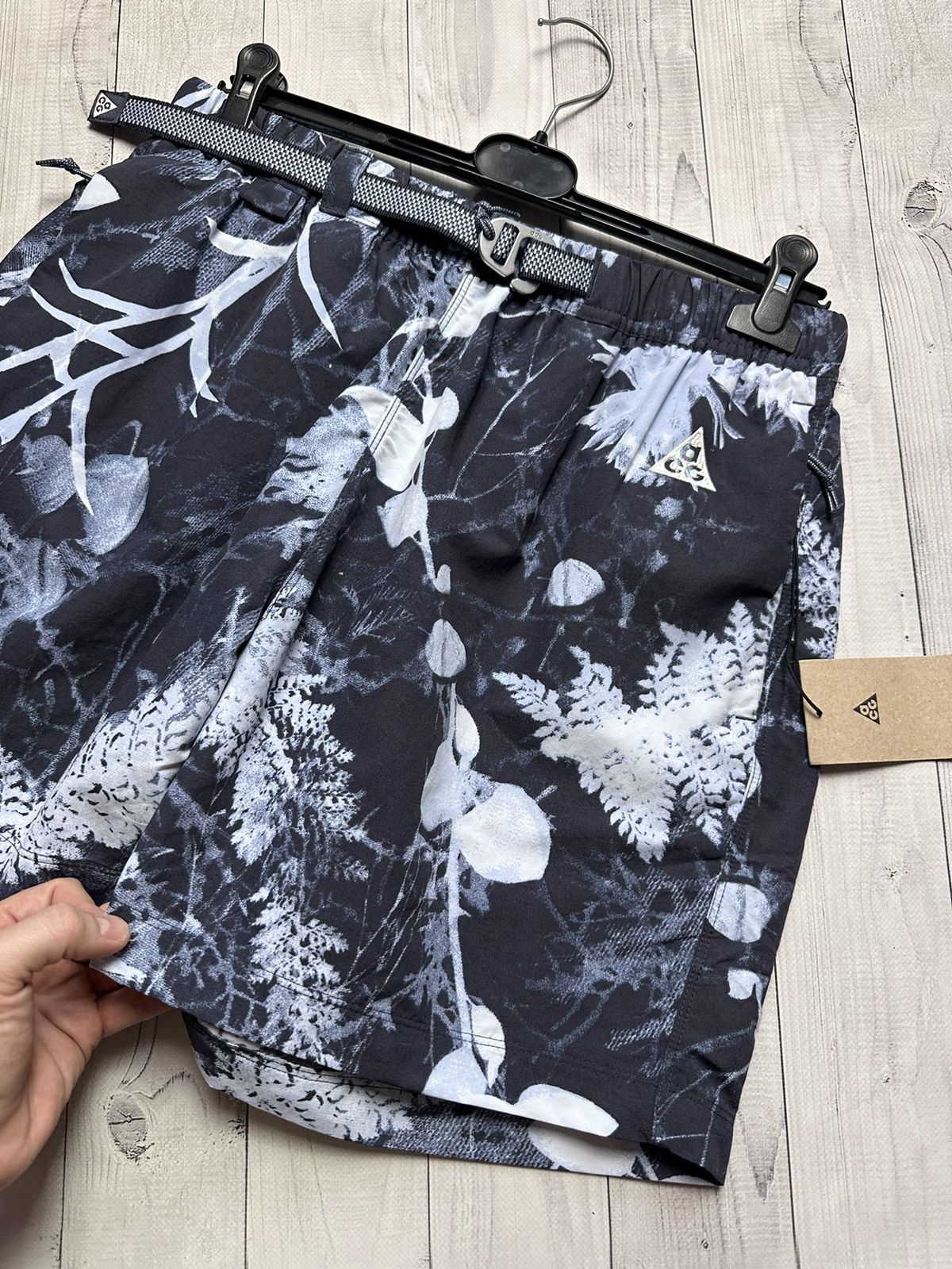 Nike × Nike ACG Nike ACG shorts rare size S/M logo Camo Forest Palm Size US 30 / EU 46 - 2 Thumbnail