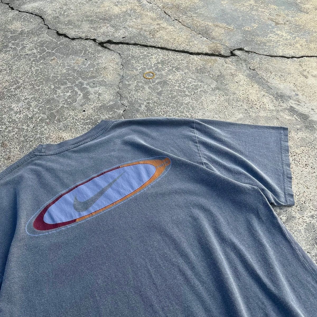 Nike Vintage 90s Nike Centre Oval Swoosh Nice Graphic Tee Rare Size US XL / EU 56 / 4 - 3 Thumbnail