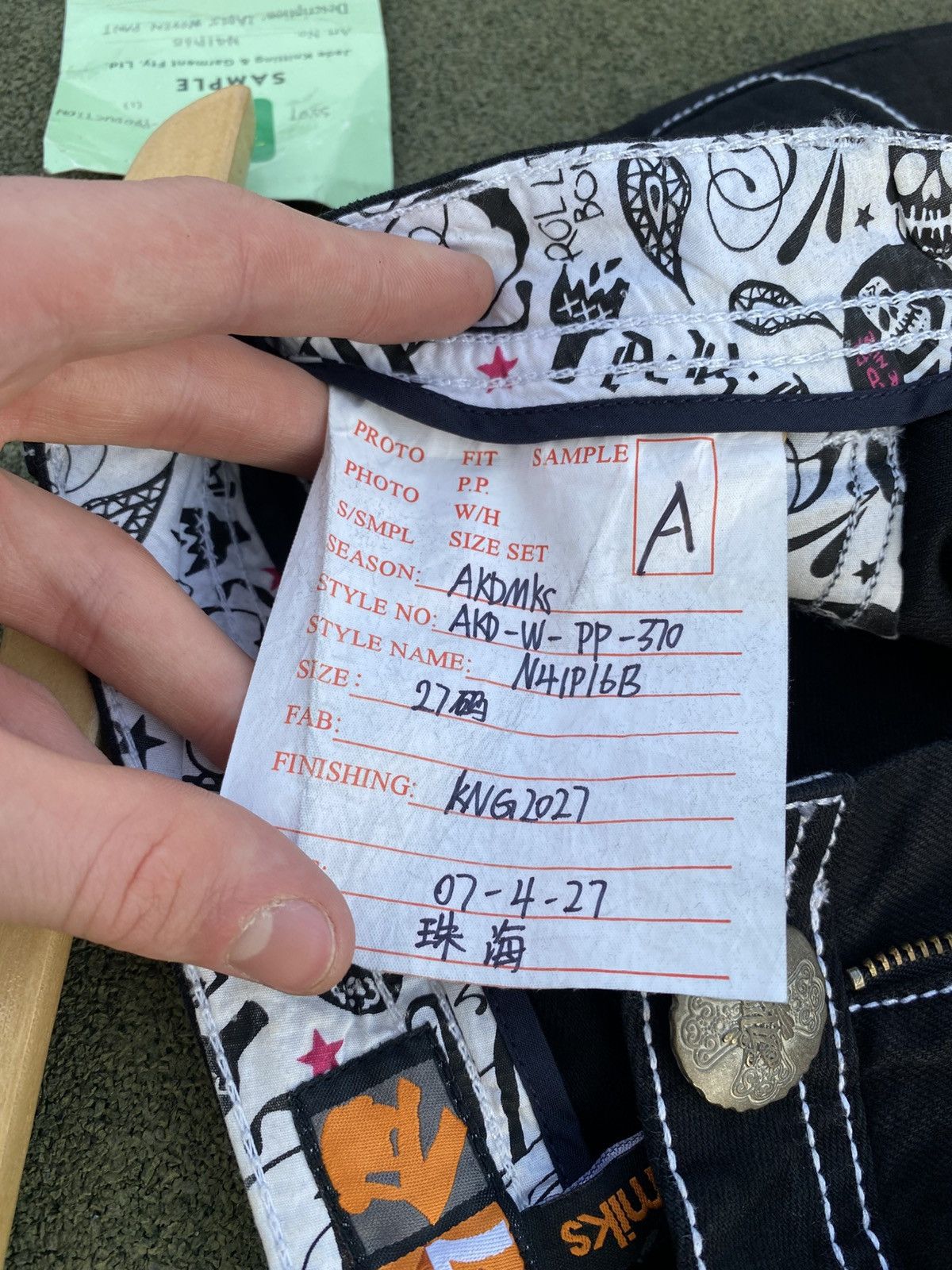 Akademiks × Vintage Y2K Akademiks Sample Jeans Rhinestones Skull Print (2007) Size 27" / US 4 / IT 40 - 17 Thumbnail