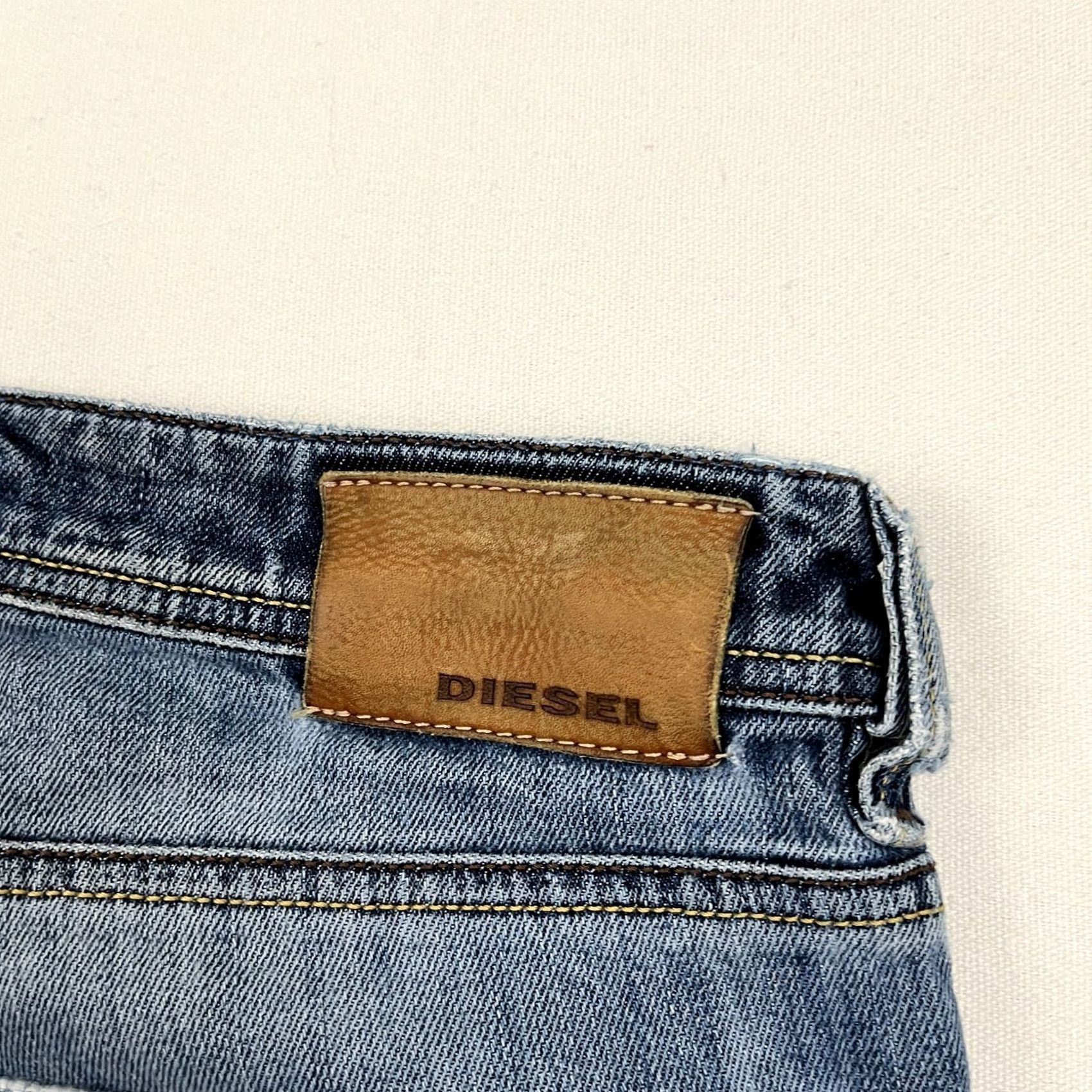 Diesel Diesel Larkee Jeans Mens 32 x 27 Relaxed Straight Stretch Denim Blue 5-Pocket Zipper Button Distressed Comfort Retro Grunge Y2K Classic Jeans Mens Size US 32 / EU 48 - 4 Thumbnail