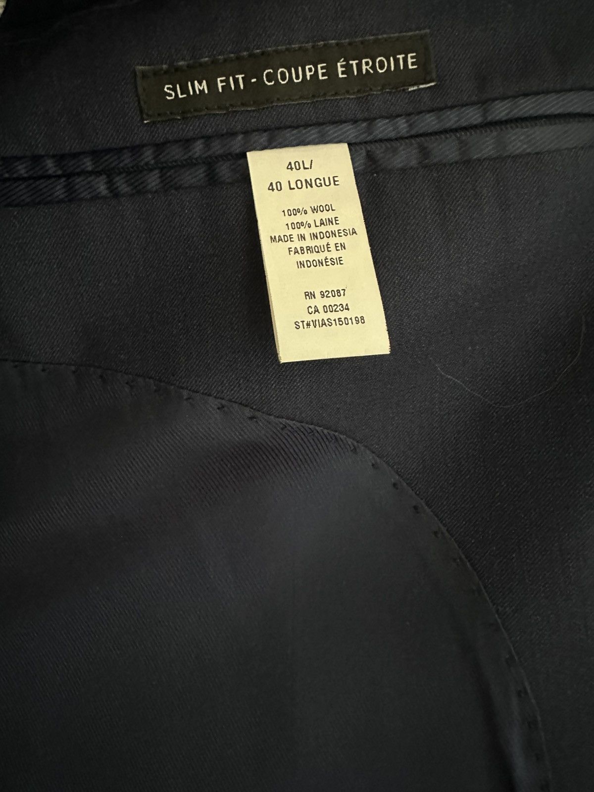 Saks Fifth Avenue Blue Suit 40L 33W