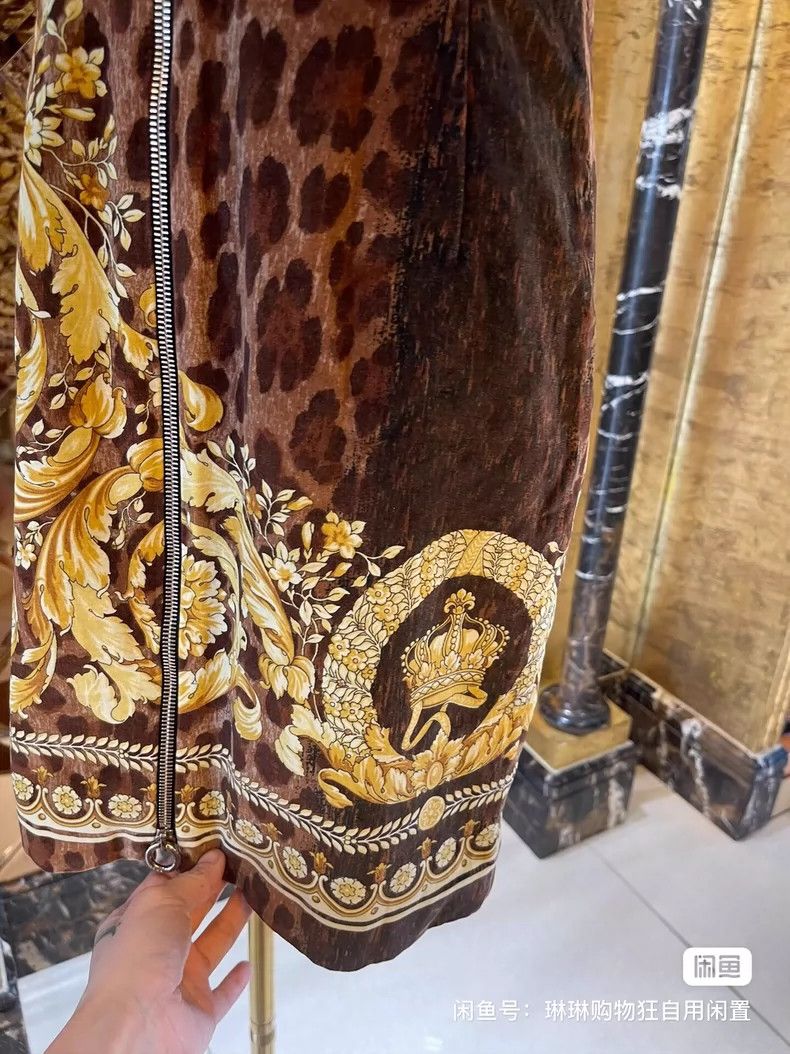 Versace Versace Classic baroque velvet vest dress Size M / US 6-8 / IT 42-44 - 4 Thumbnail