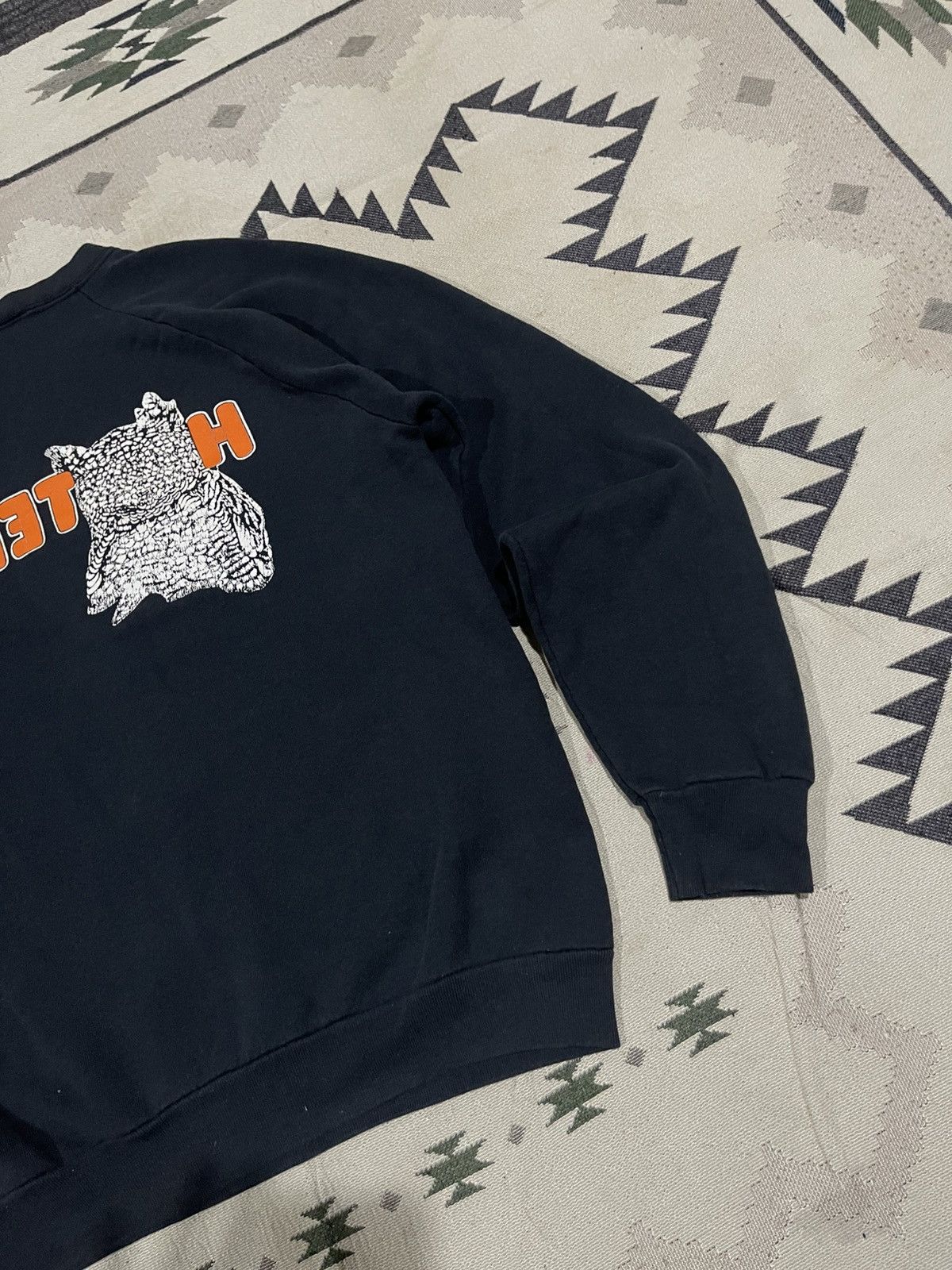Vintage 90s HOOTERS ROCKVILLE,MD SPELLOUT SWEATSHIRT DISTRESSED Size US M / EU 48-50 / 2 - 14 Thumbnail