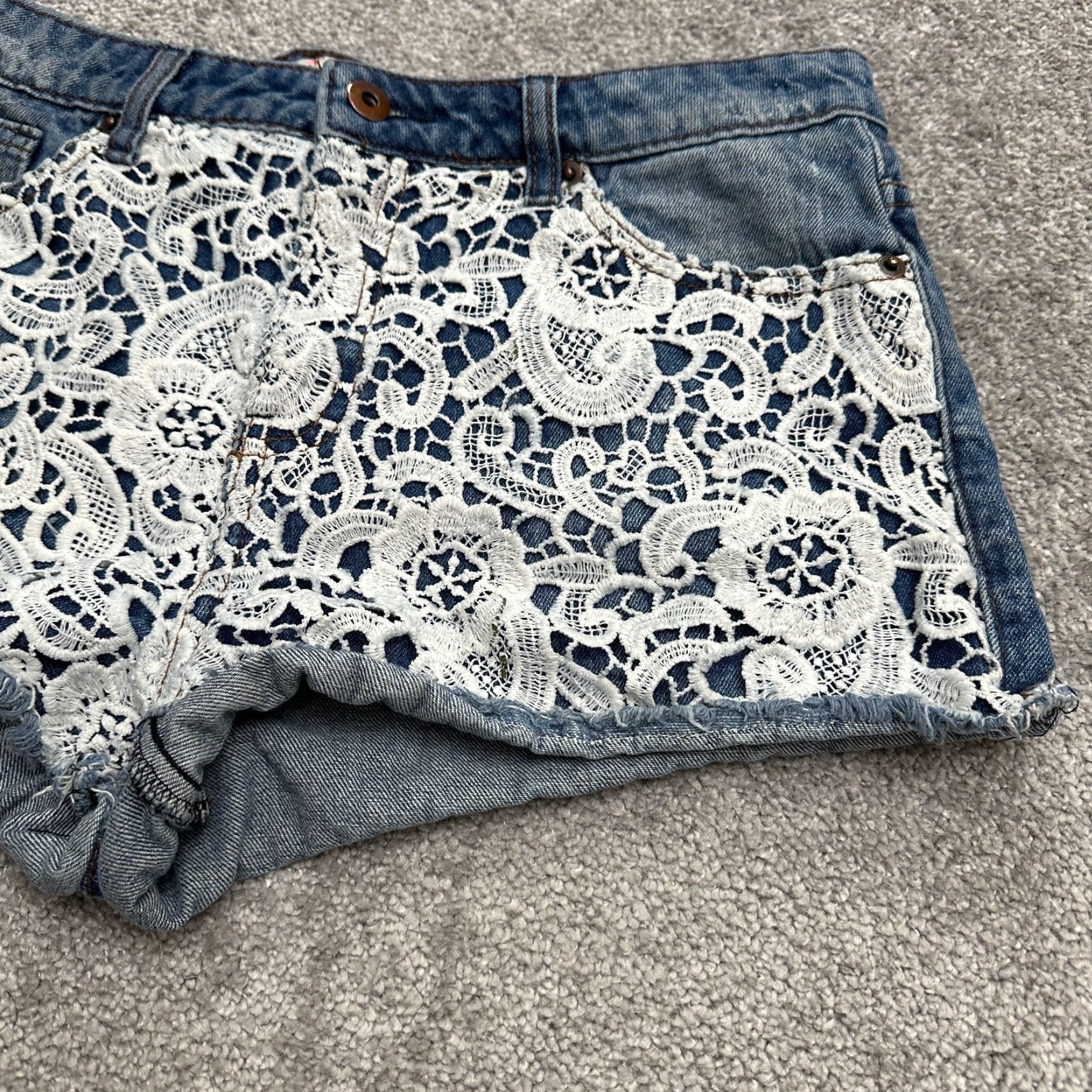 Forever 21 Forever 21 Lace Denim Shorts Womens 26 Blue High Rise Casual Beach 30x2" Size 26" / US 2 / IT 38 - 4 Thumbnail