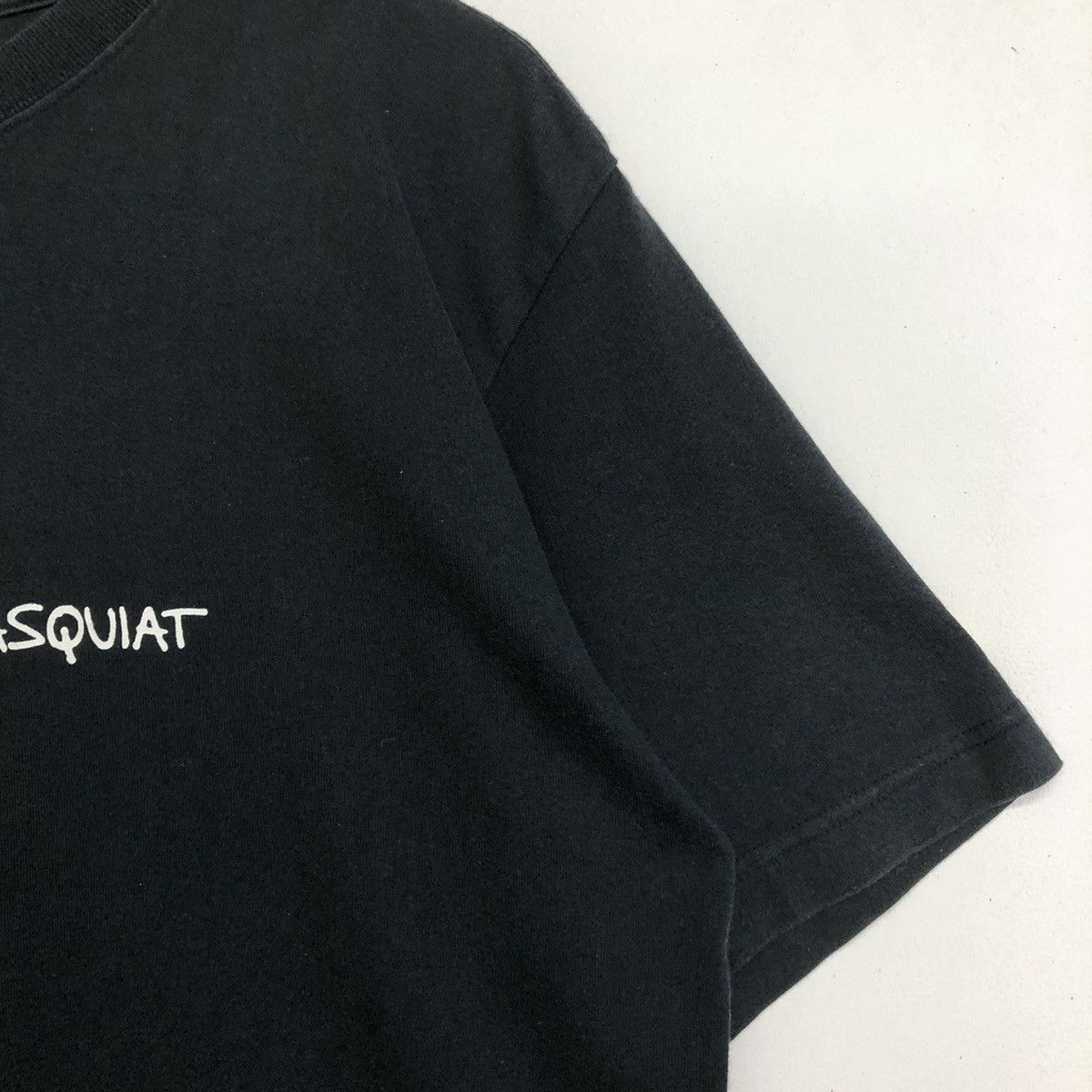 Jean-Michel Basquiat × Uniqlo Uniqlo X Jean Michel Basquiat Art Wording Backhitt Tshirt Size US L / EU 52-54 / 3 - 5 Thumbnail