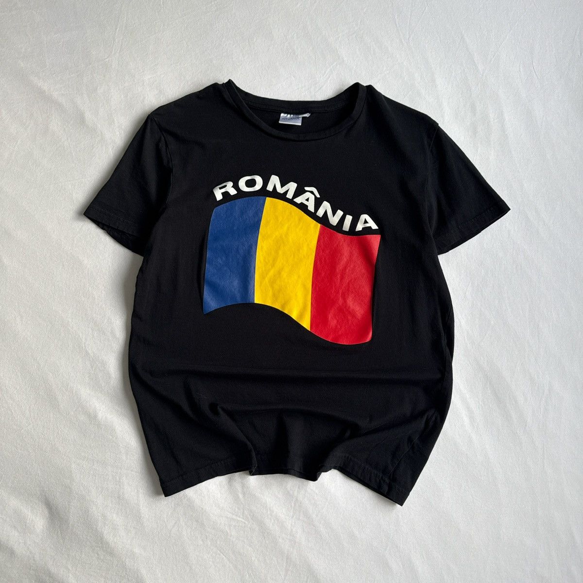 Vintage Vintage Y2K Romania Baby Tee T-Shirt Black Women’s Small S Size S / US 4 / IT 40 - 1 Thumbnail