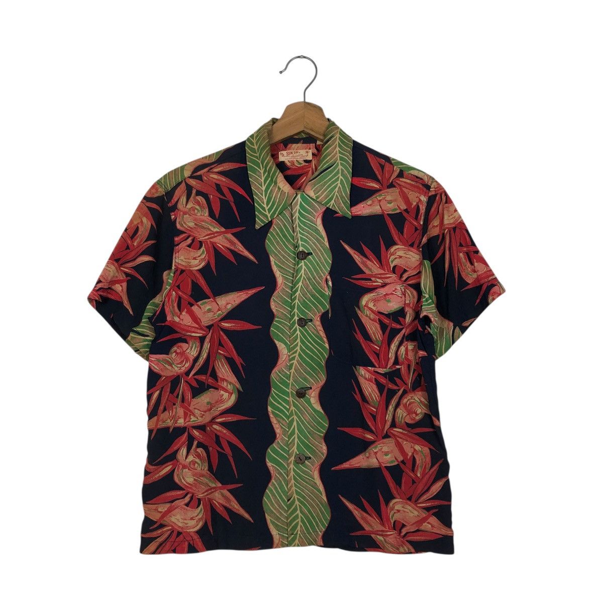 Toyo Enterprises 🔥VINTAGE HAWAIIAN SHIRT BUTTON SUN SURF 100% RAYON Size US XS / EU 42 / 0 - 3 Thumbnail